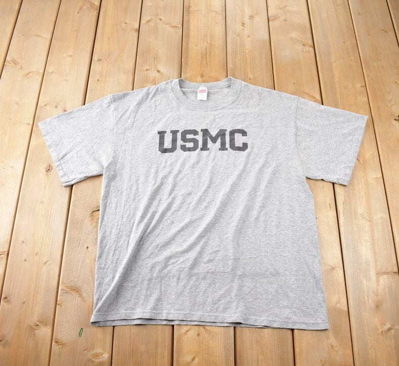 Vintage 1980s United States Marine Core Collegiate Single Stitch Graphic T-Shirt Made In Size XL