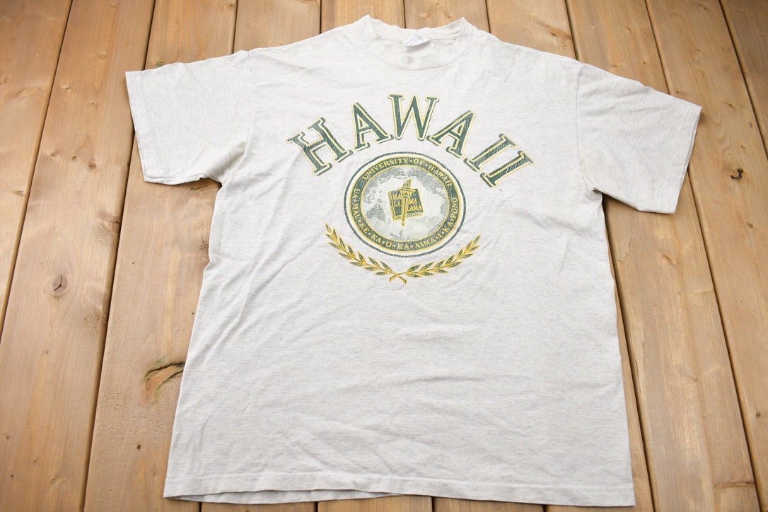 Vintage 1990s University of Hawaii Souvenir T Shirt  Streetwear  Made In USA  Collegiate Tee  Travel T Shirt  Singe Stitch