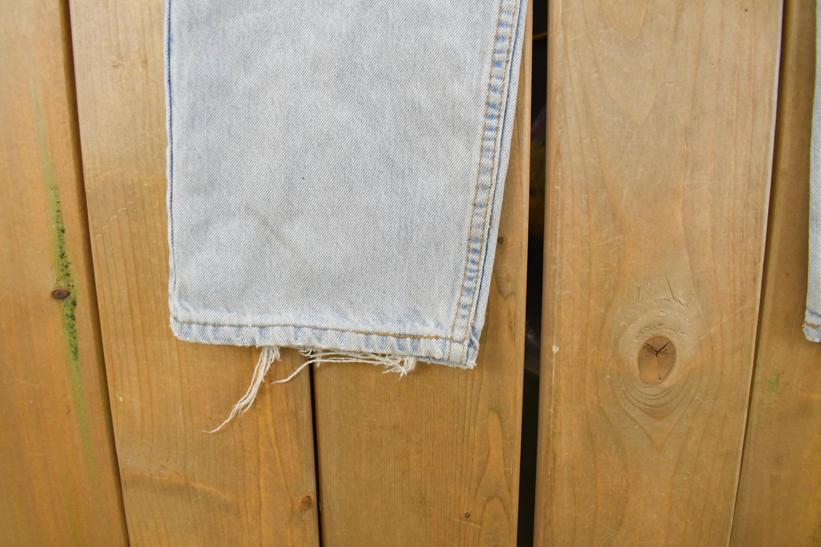 Vintage 1990s Levi's 505 Regular Straight Fit Distressed Denim Jeans Men's 32 x 31