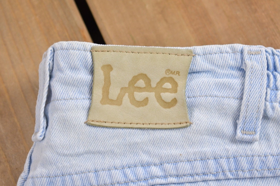 Vintage 1990s LEE Light Wash Tapered Mom Jeans