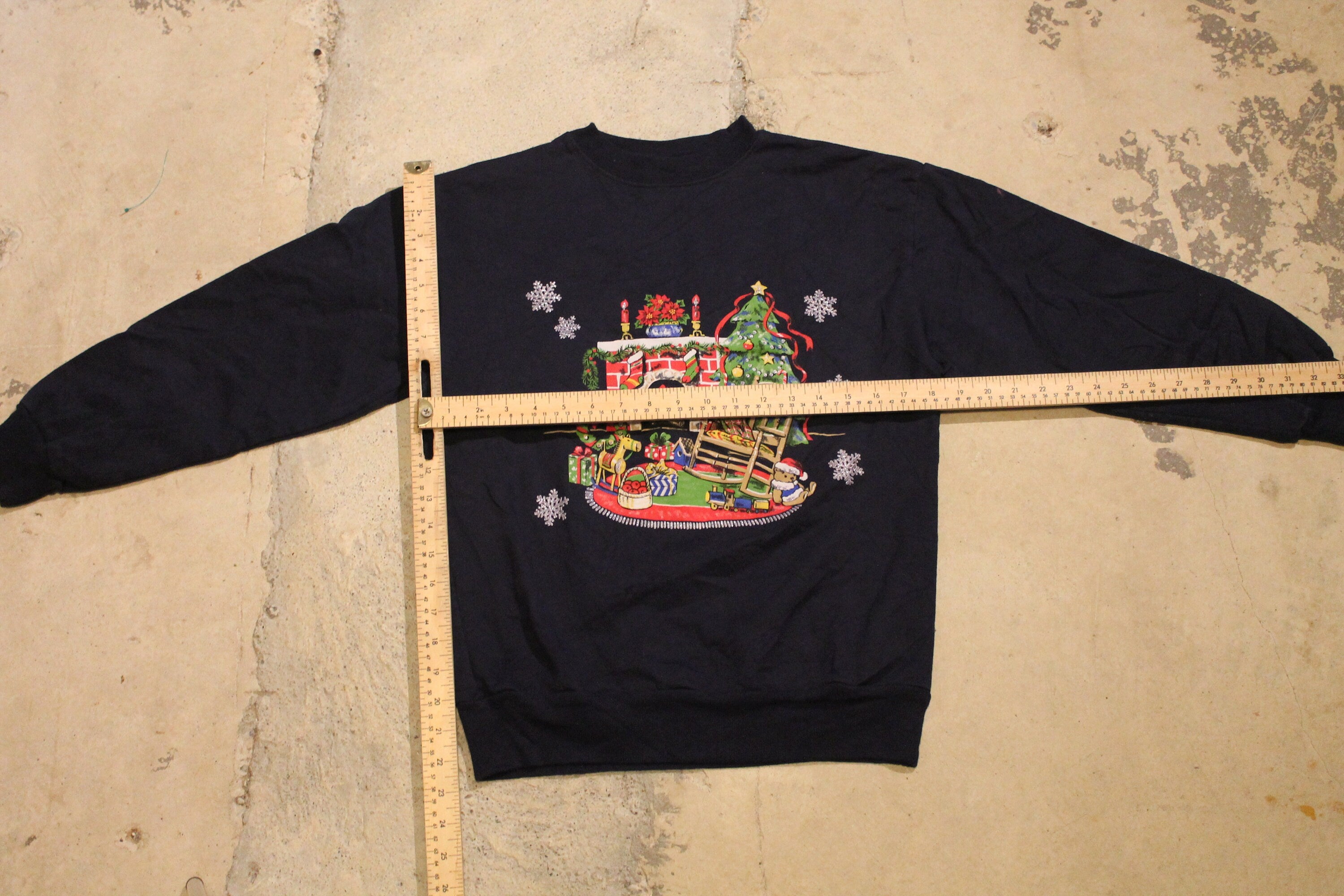Vintage 1990s Christmas Graphic Crewneck Sweater , 90s Holiday Crewneck , Winter Wear , Festive Graphic , Snowflake , Christmas Tree