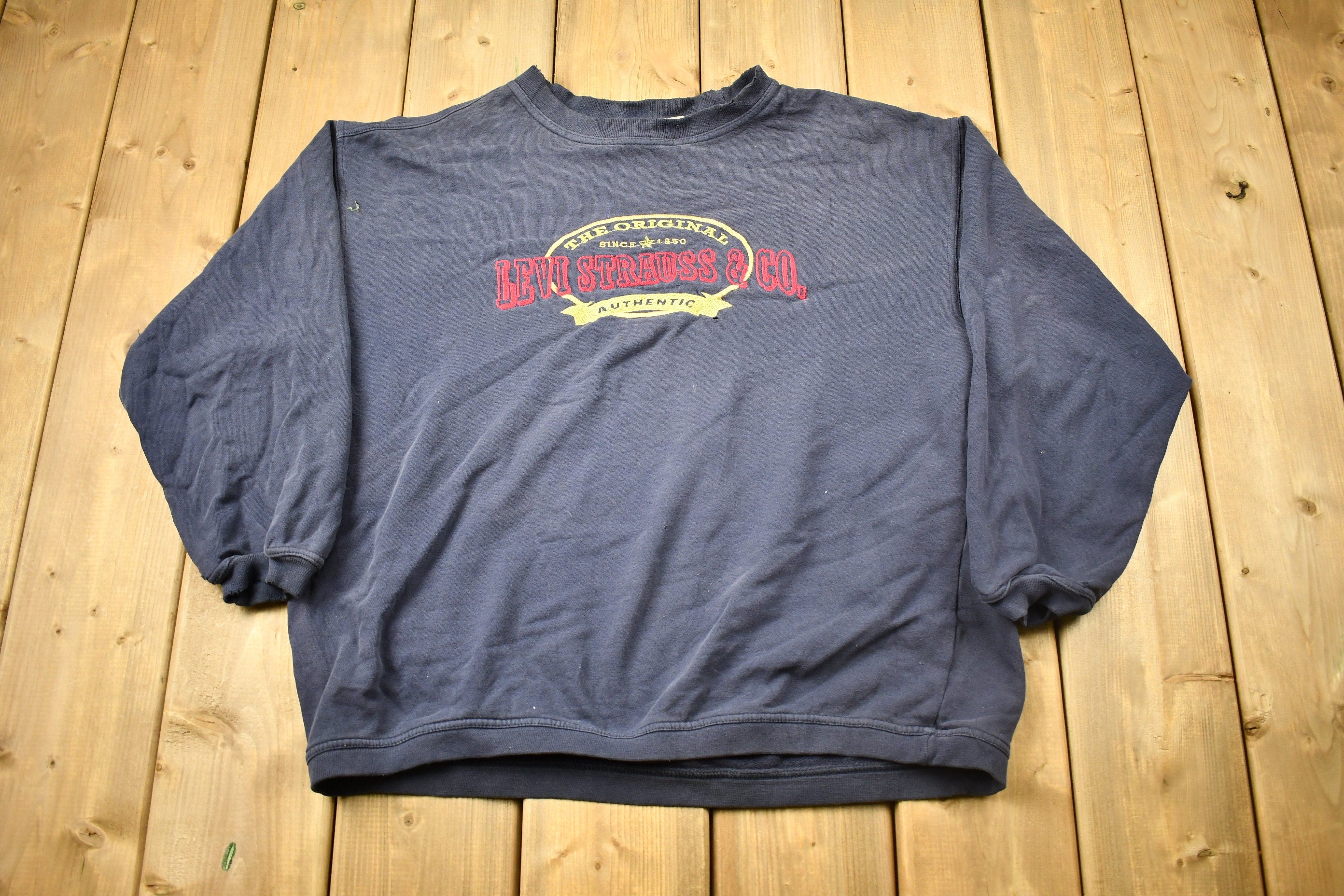 Vintage 1990s Levi's Women's Embroidered Crewneck Sweatshirt