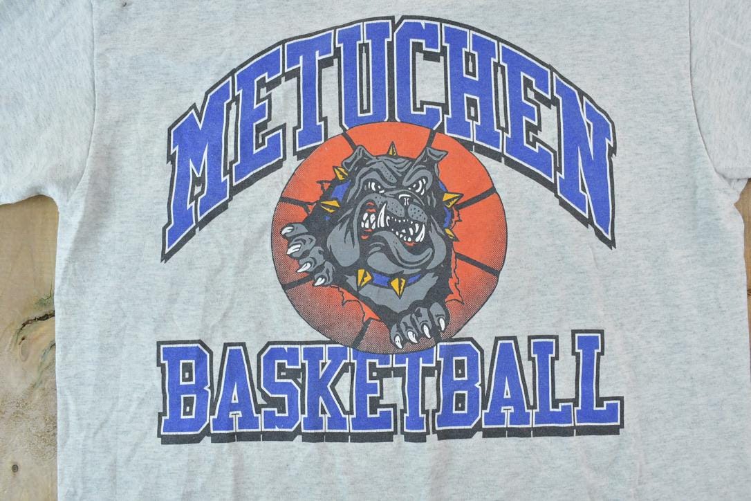 Vintage 1990s Metuchen University Basketball Collegiate T-Shirt