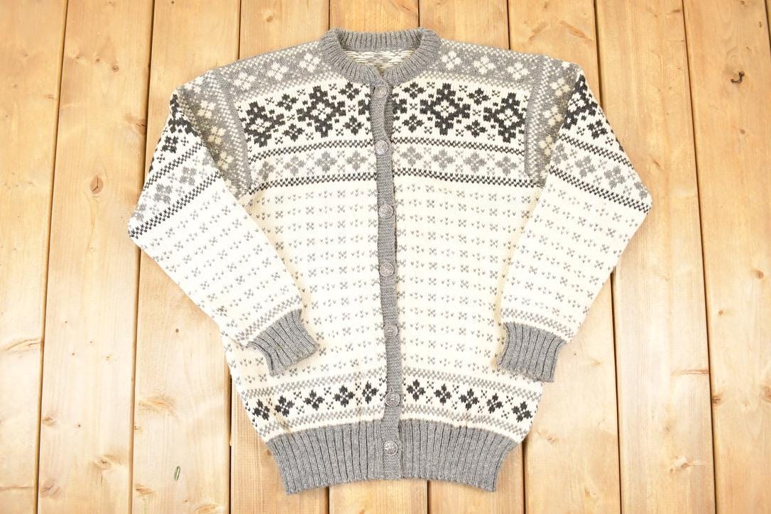 Vintage 1990's Abstract Snowflake Wool Knit Cardigan Sweater Men's S / Preppy Knit Cardigan / Fancy Knit Vintage Cardigan