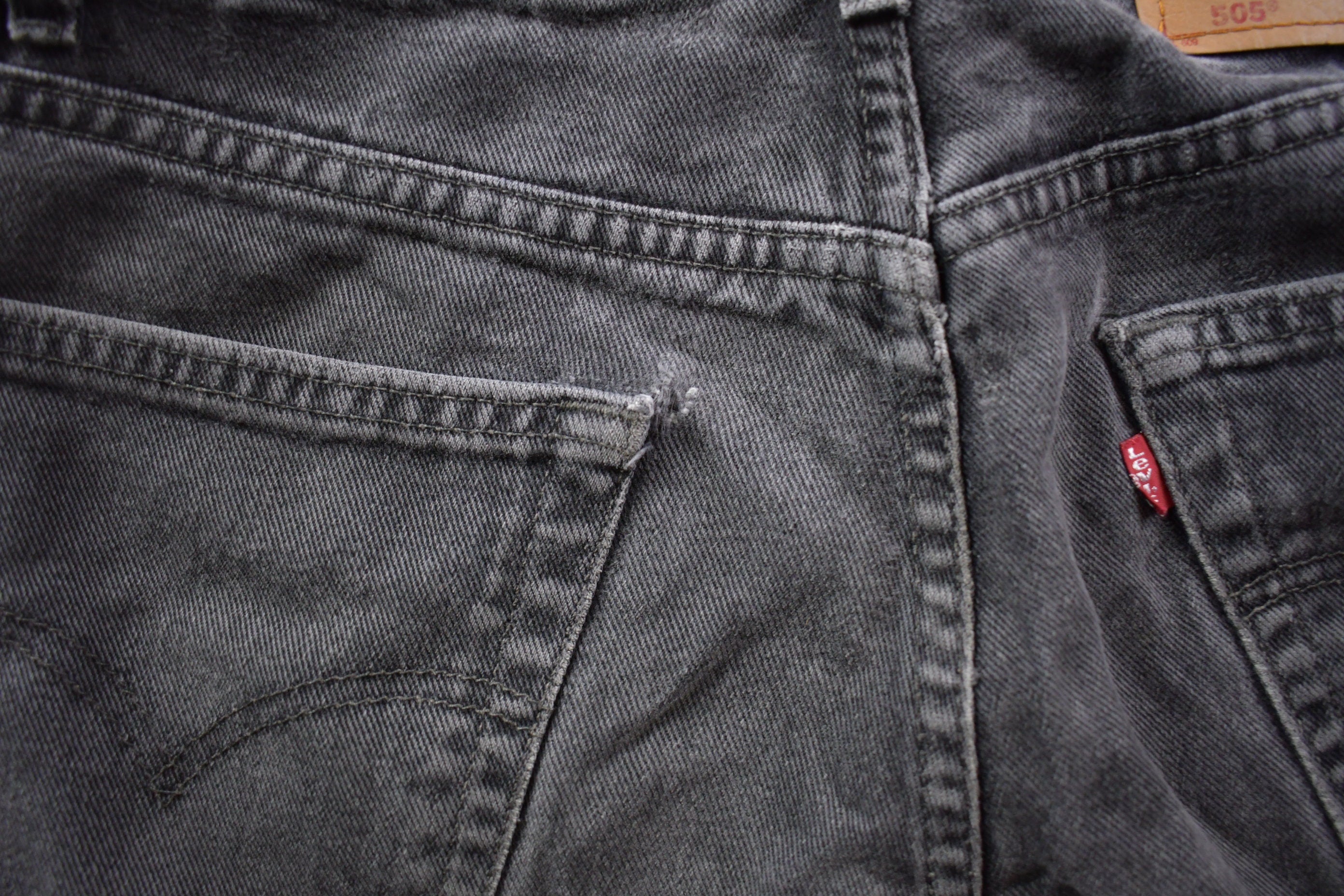Vintage 1990s Levi's 505 Red Tab Denim Jeans Size 34 x 32