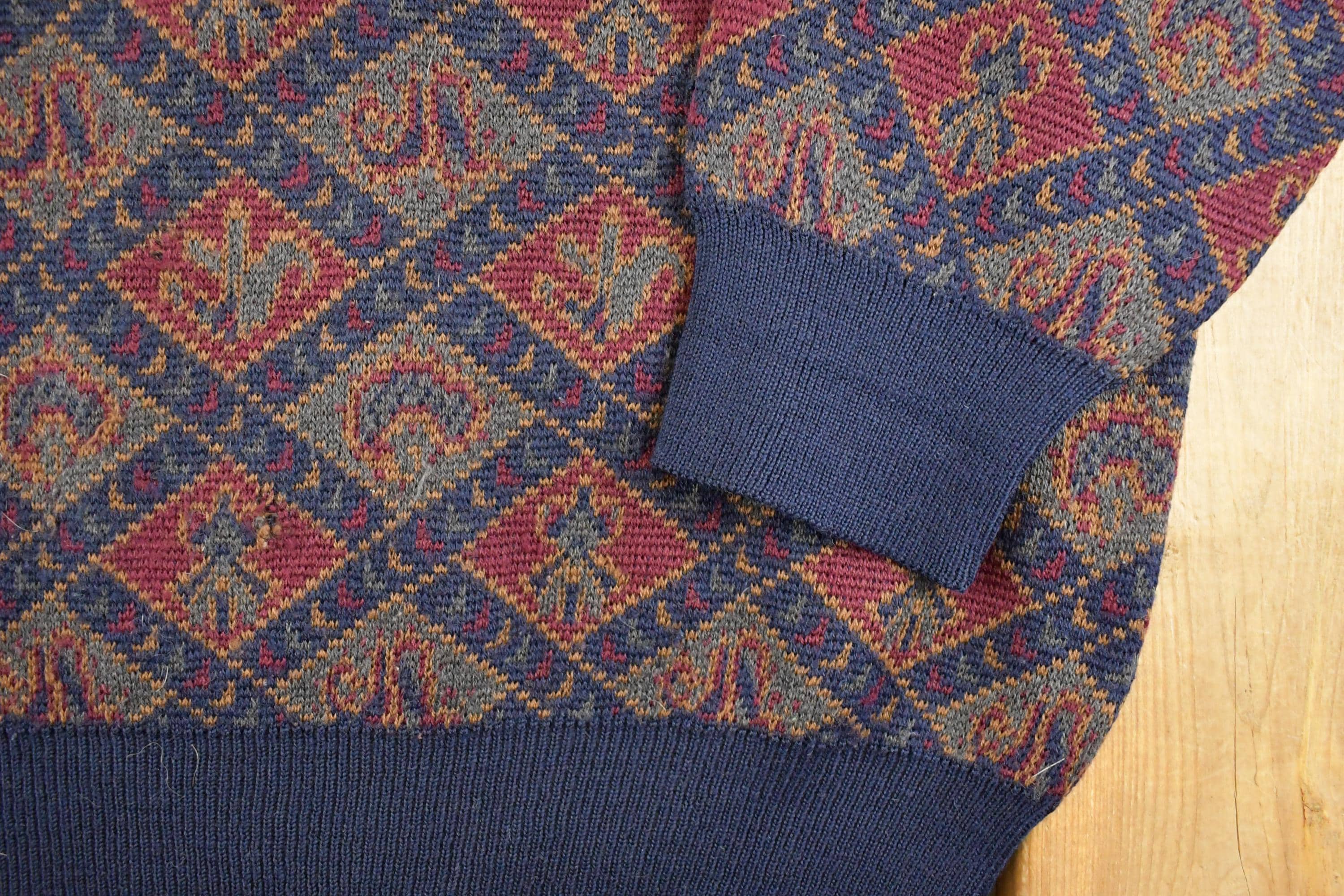 Vintage 1990s Knit V Neck Sweater Men's L / 90's Abstract Pattern 3D Knitted Sweatshirt
