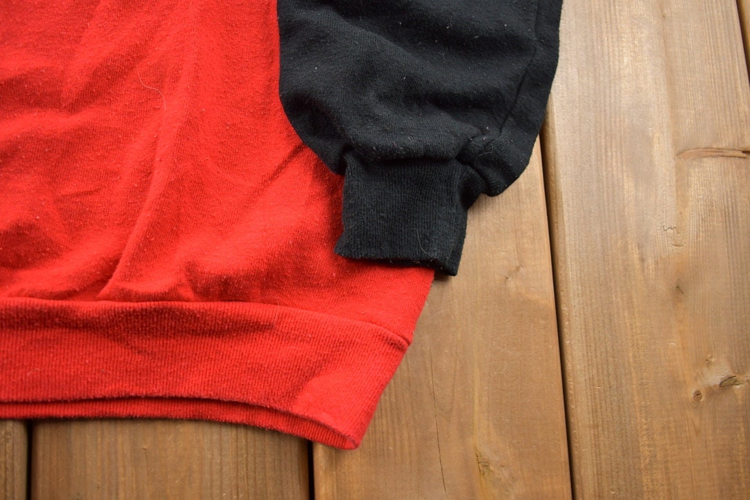 Vintage 1980s Blank Black Red Raglan Crewneck Sweatshirt / 80s Crewneck / Vintage Basics / Streetwear / Essentials / Buy Used Clothes