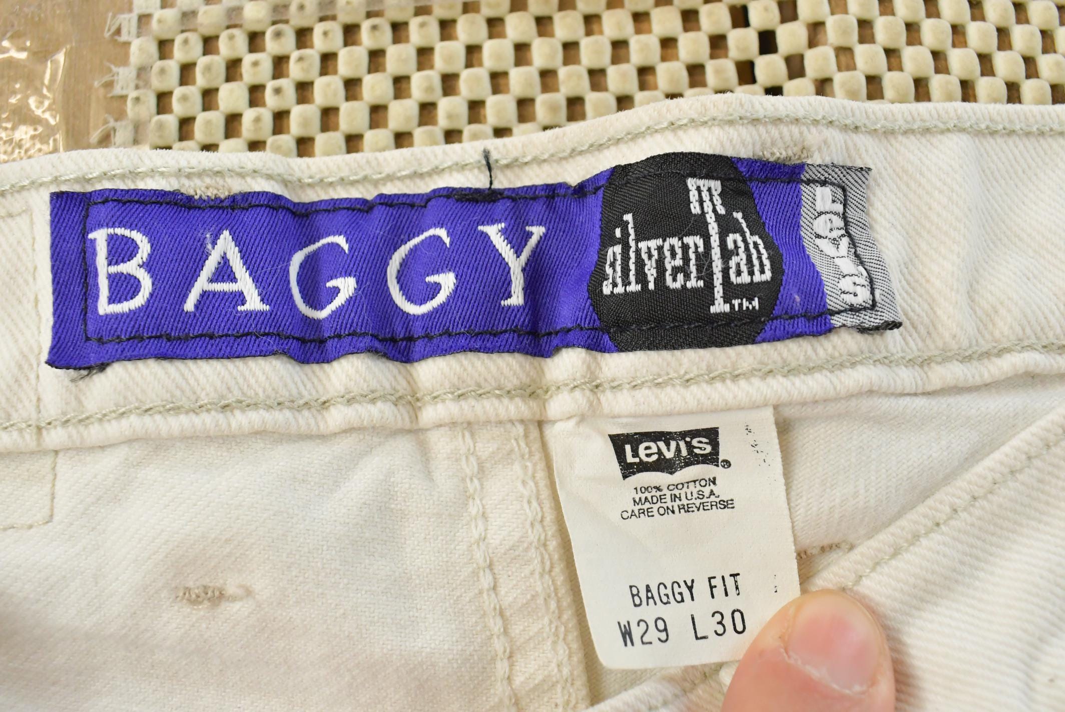 Vintage 1990s Levi Silver Tab Baggy Wide Leg Denim White Jeans Men's 28 x 29.5 / 90s Silvertabs / Streetwear / Baggy Jeans / Made in USA