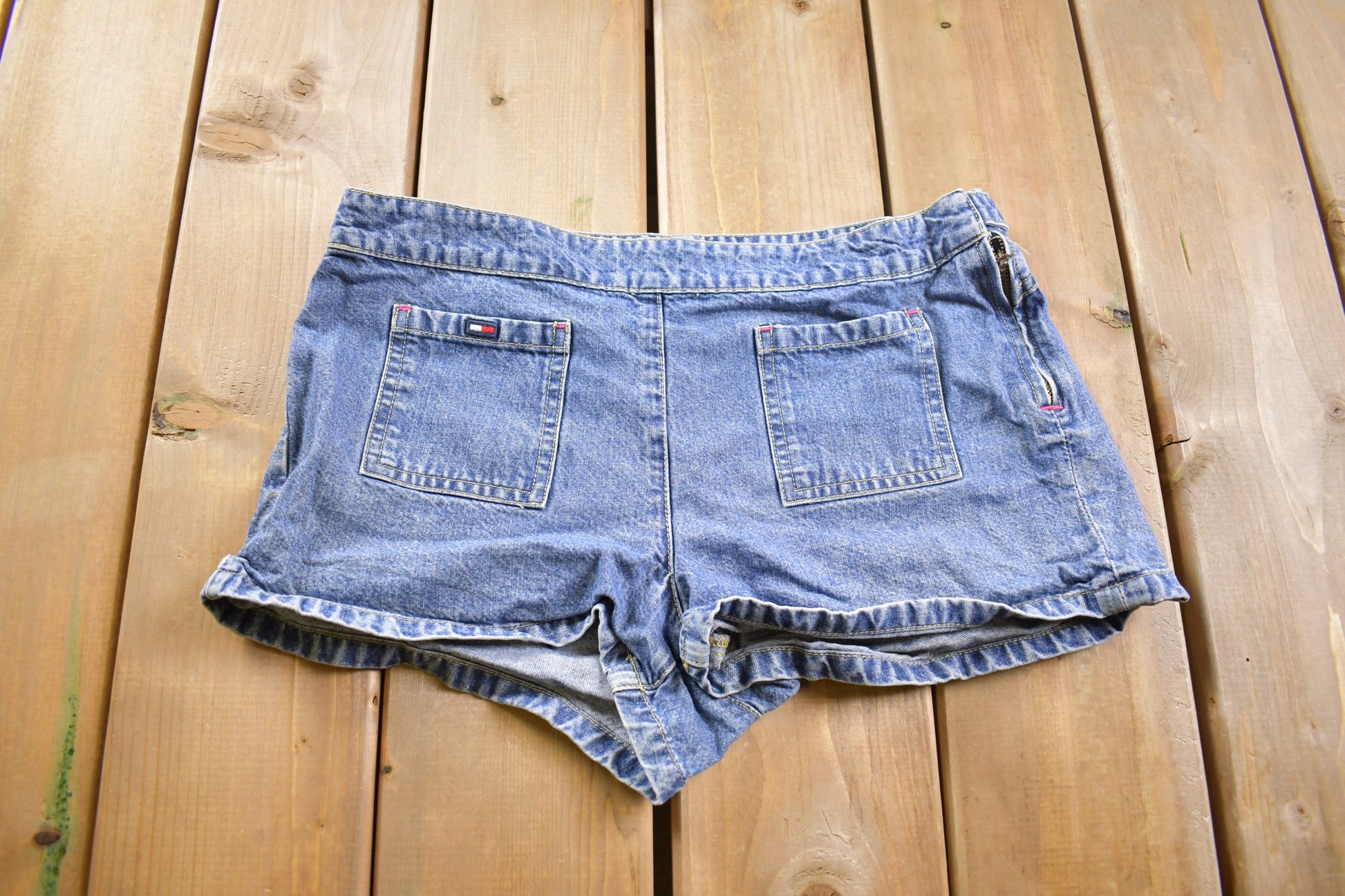 Vintage 1990s Tommy Hilfiger Jean Shorts Size 30 x 3  1990s Shorts  Streetwear Fashion  Bottoms  Medium Wash  True Vintage Jorts