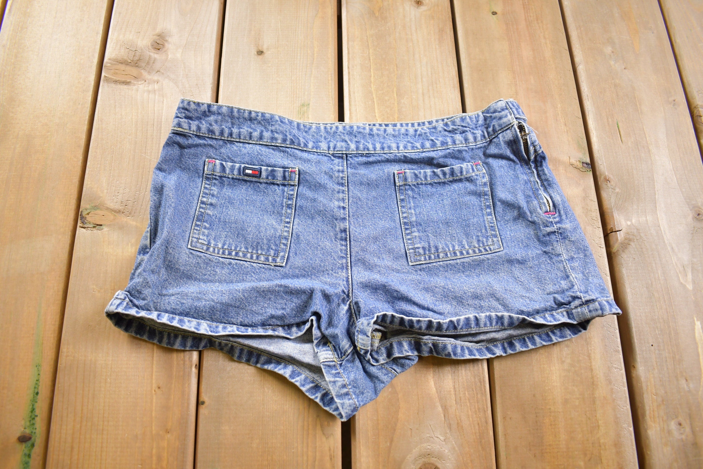 Vintage 1990s Tommy Hilfiger Jean Shorts Size 30 x 3  1990s Shorts  Streetwear Fashion  Bottoms  Medium Wash  True Vintage Jorts