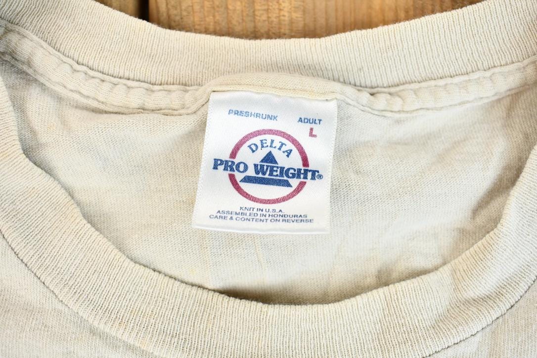 Vintage 2000s Wild Oats Sea World Graphic Manatee T-Shirt