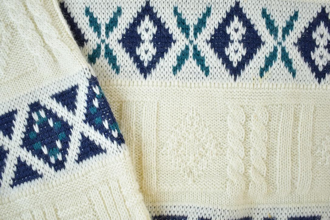 Vintage 1990s Arrow Sport Knit Abstract Pattern Crewneck Sweater /