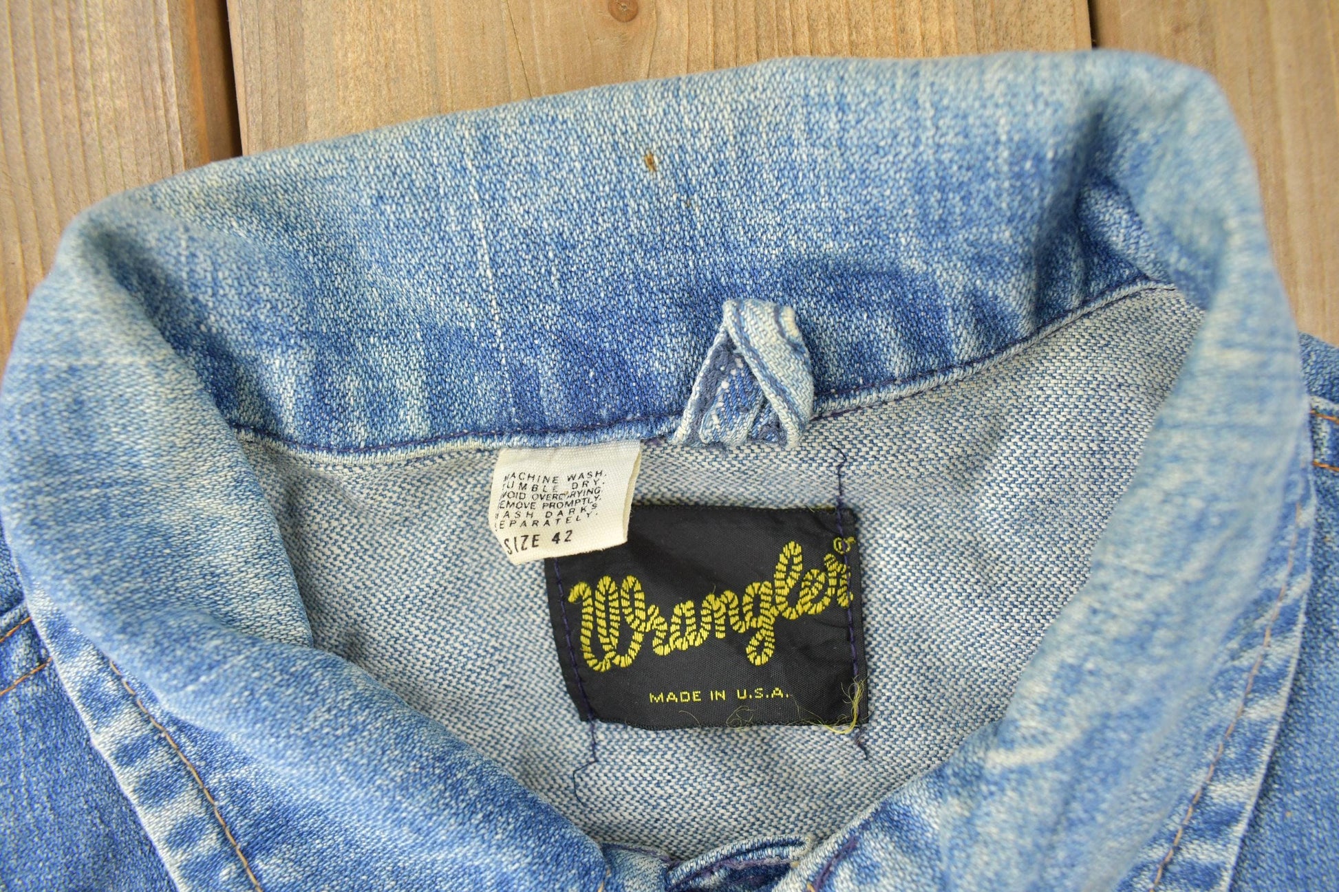 Vintage 1980s Wrangler Light Wash Jean Jacket Size 42 / Made In USA / True Vintage / Wrangler Denim / Trucker Jacket
