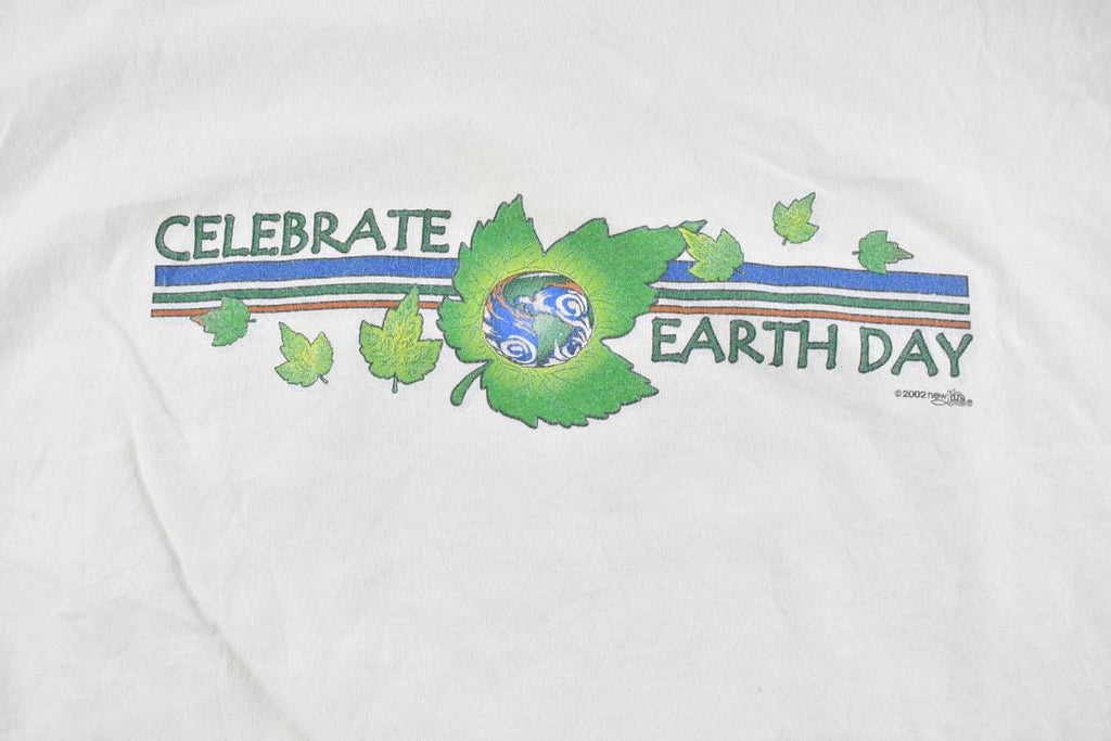 Vintage 2002 Celebrate Earth Day Souvenir T-Shirt