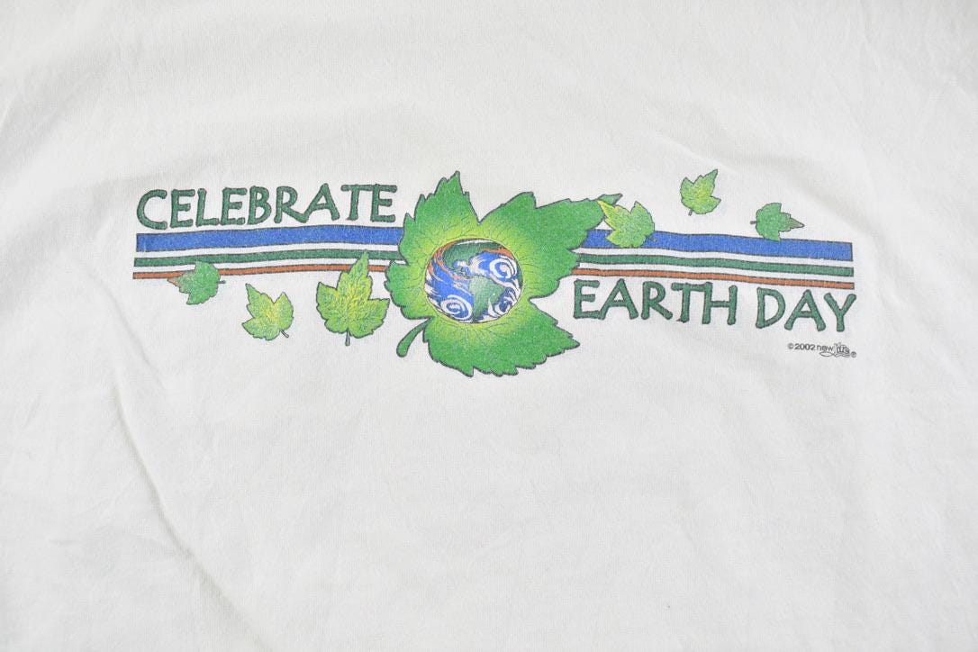 Vintage 2002 Celebrate Earth Day Souvenir T-Shirt