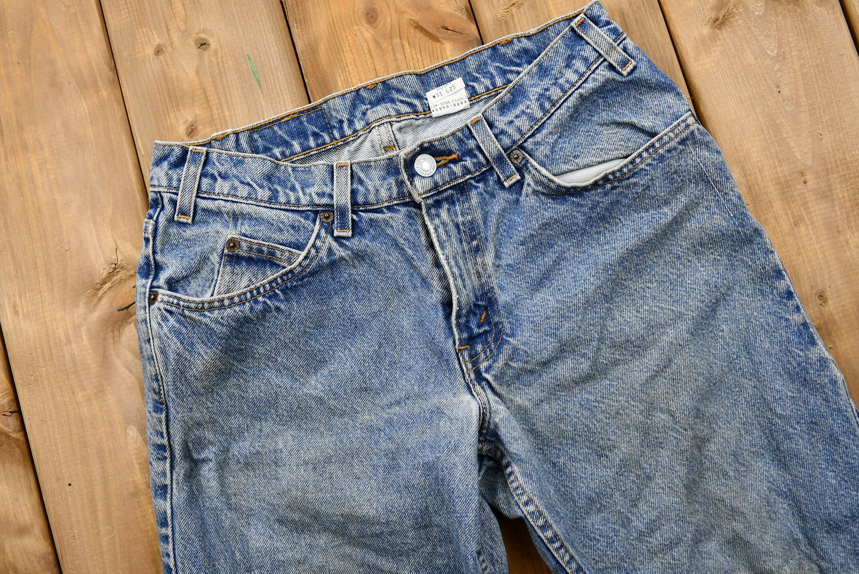 Vintage 1990s Distressed Levi's 550 Light Wash Jeans