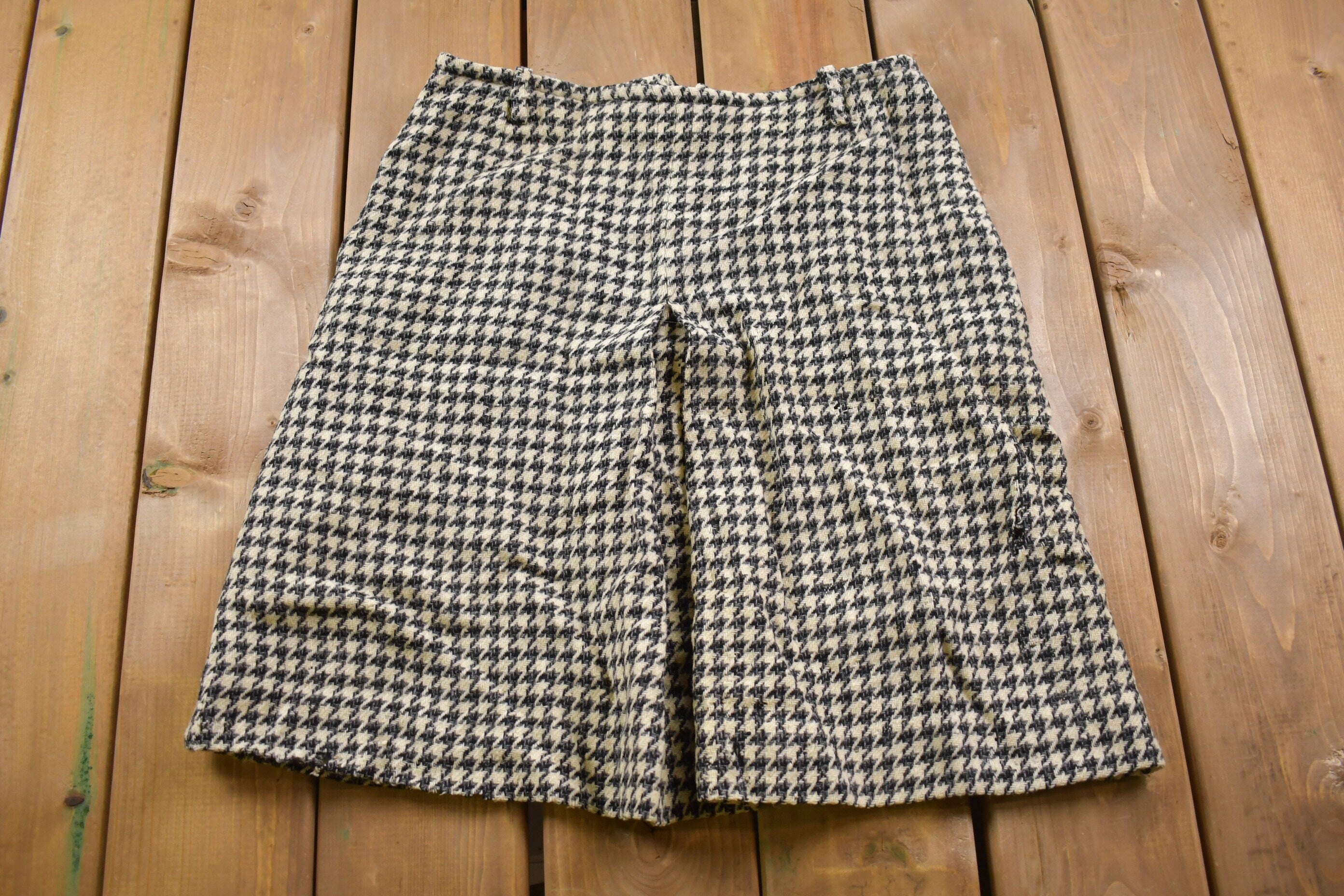 Vintage 1980's Leon Levin Hounds Tooth Skirt