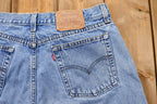 Vintage 1990s Levi's 560 Light Wash Loose Fit Tapered Leg Mom Jeans