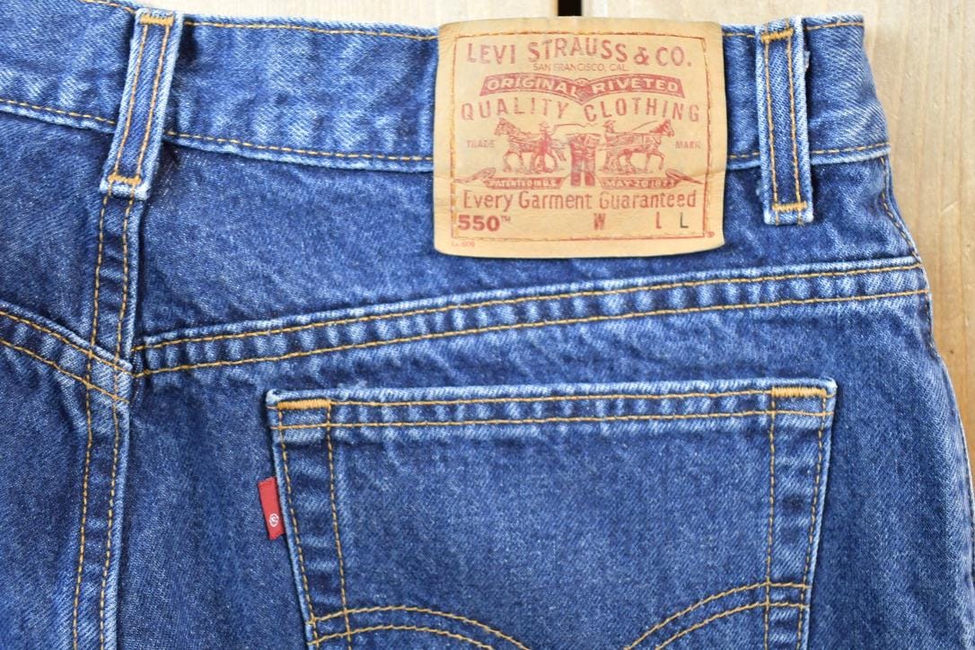 Vintage 1990s Levi Strauss Red Tab Denim Jeans Size 32 x 32 Made In USA