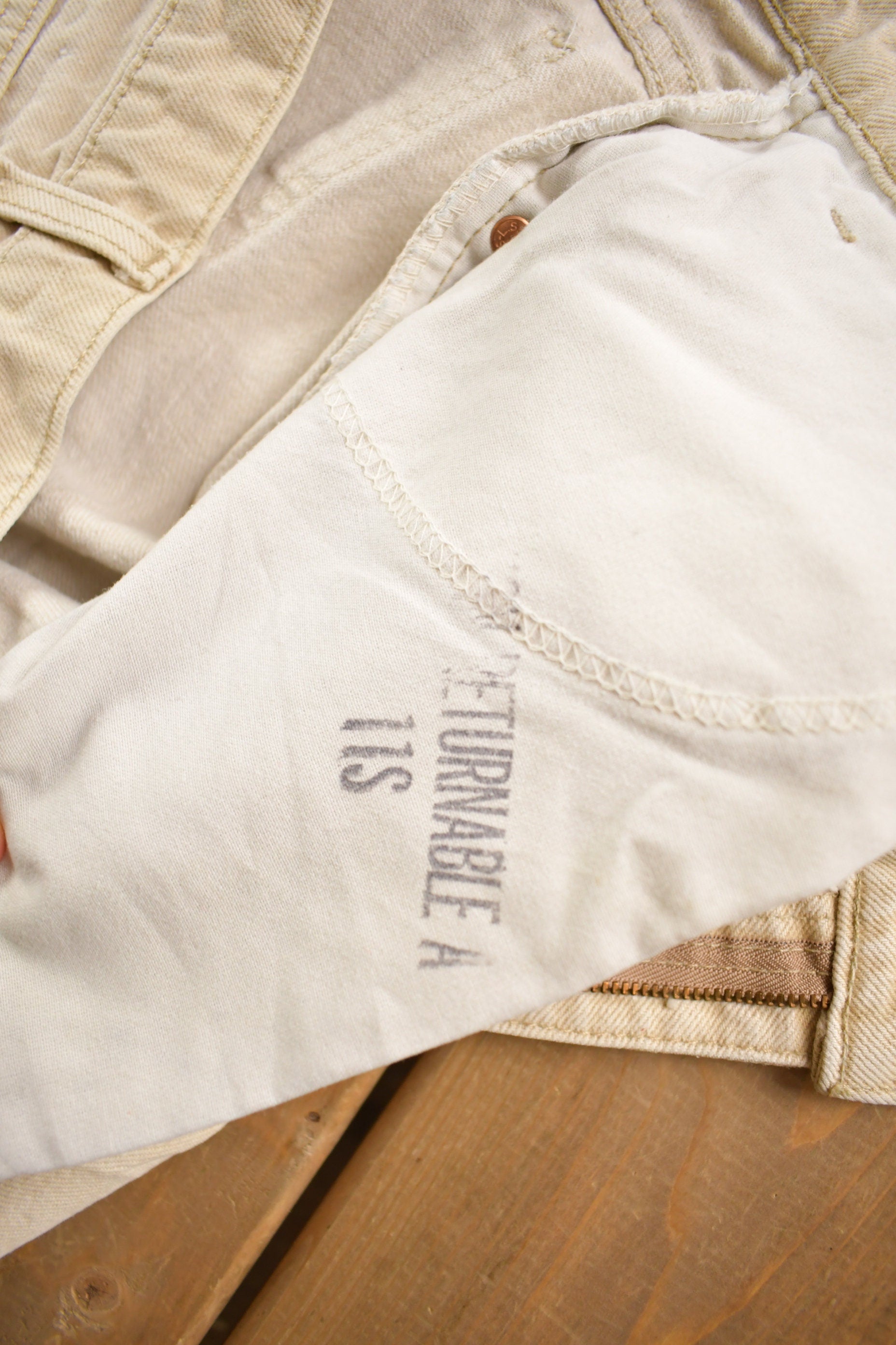 Vintage 1990s Levi's 550 Beige Wash Jeans Size 36 x 34
