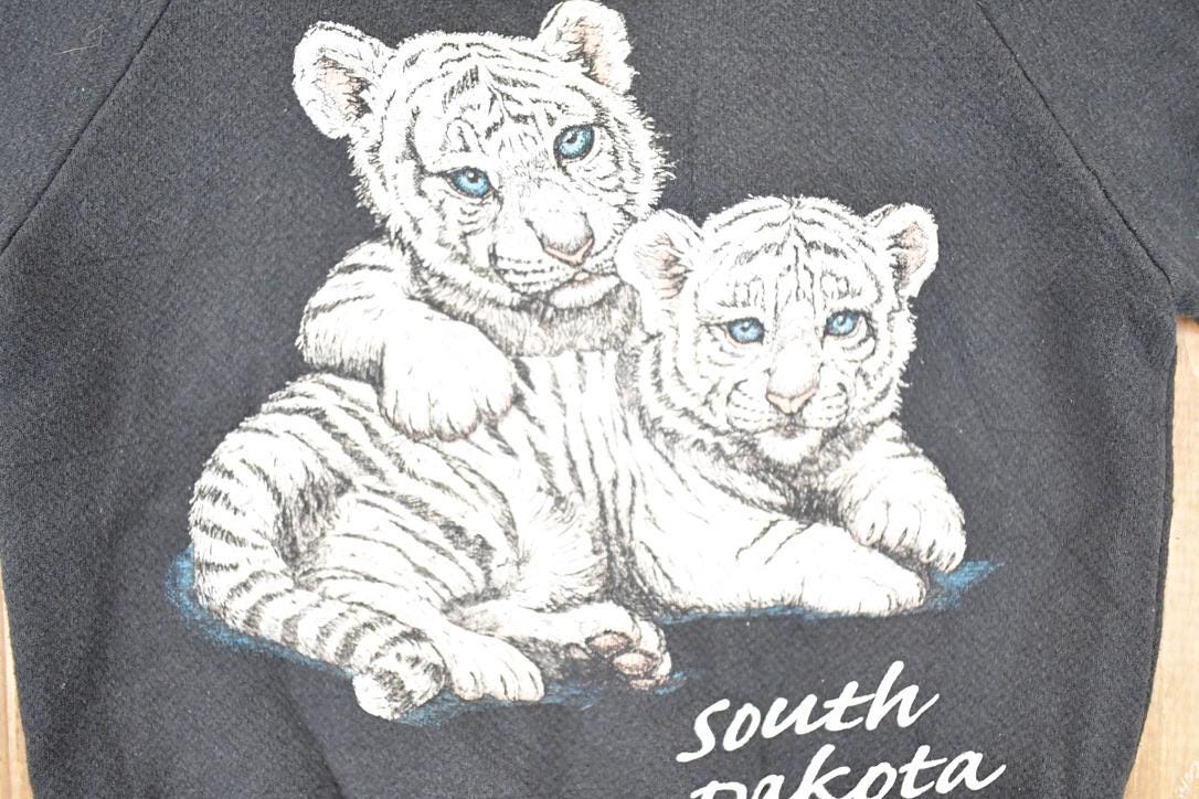 Vintage 1980s Alore South Dakota White Lions Souvenir Travel Sweater Youth 2