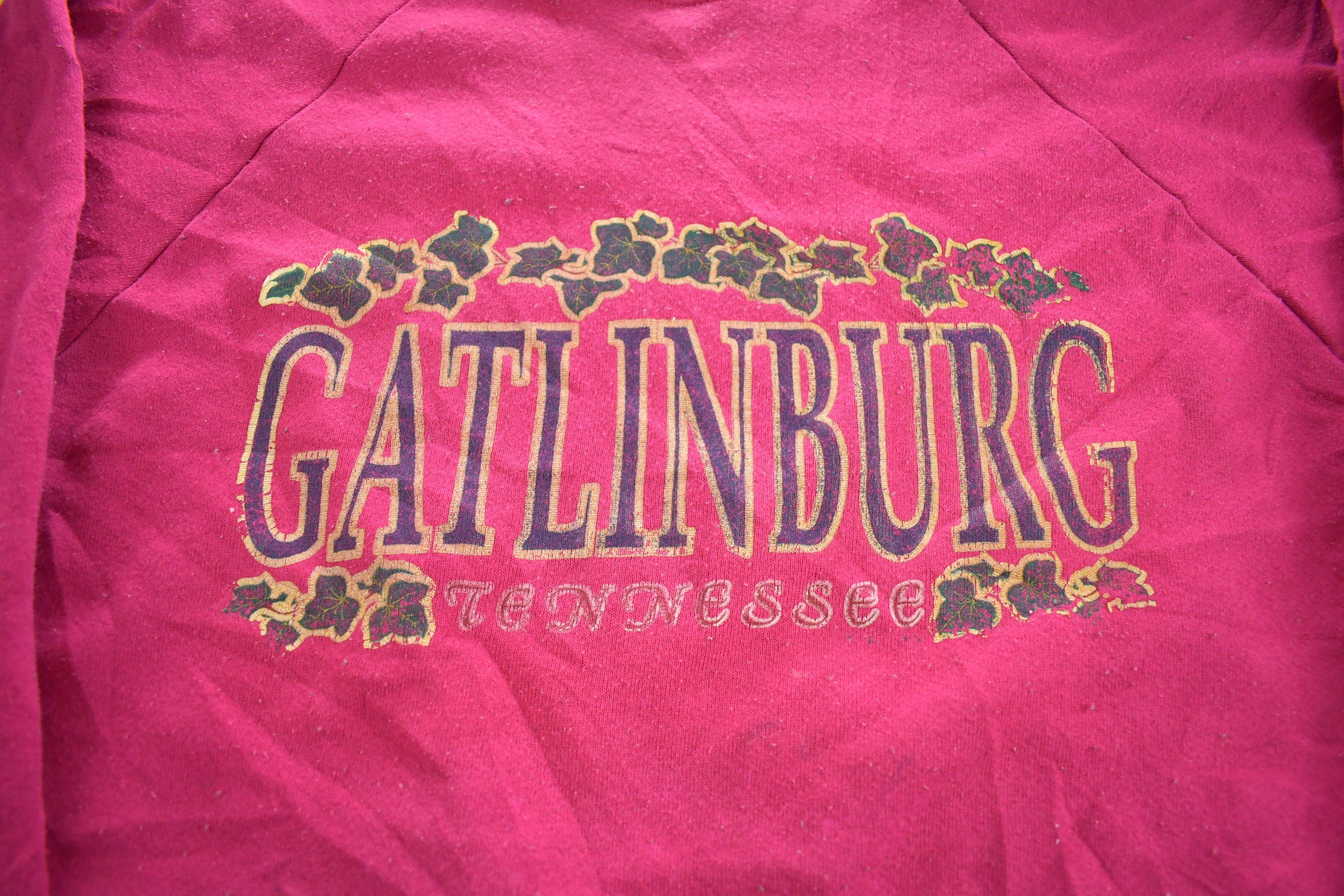Vintage 1990s Gatlinburg Tennessee Souvenir Travel Crewneck Sweatshirt Made In USA