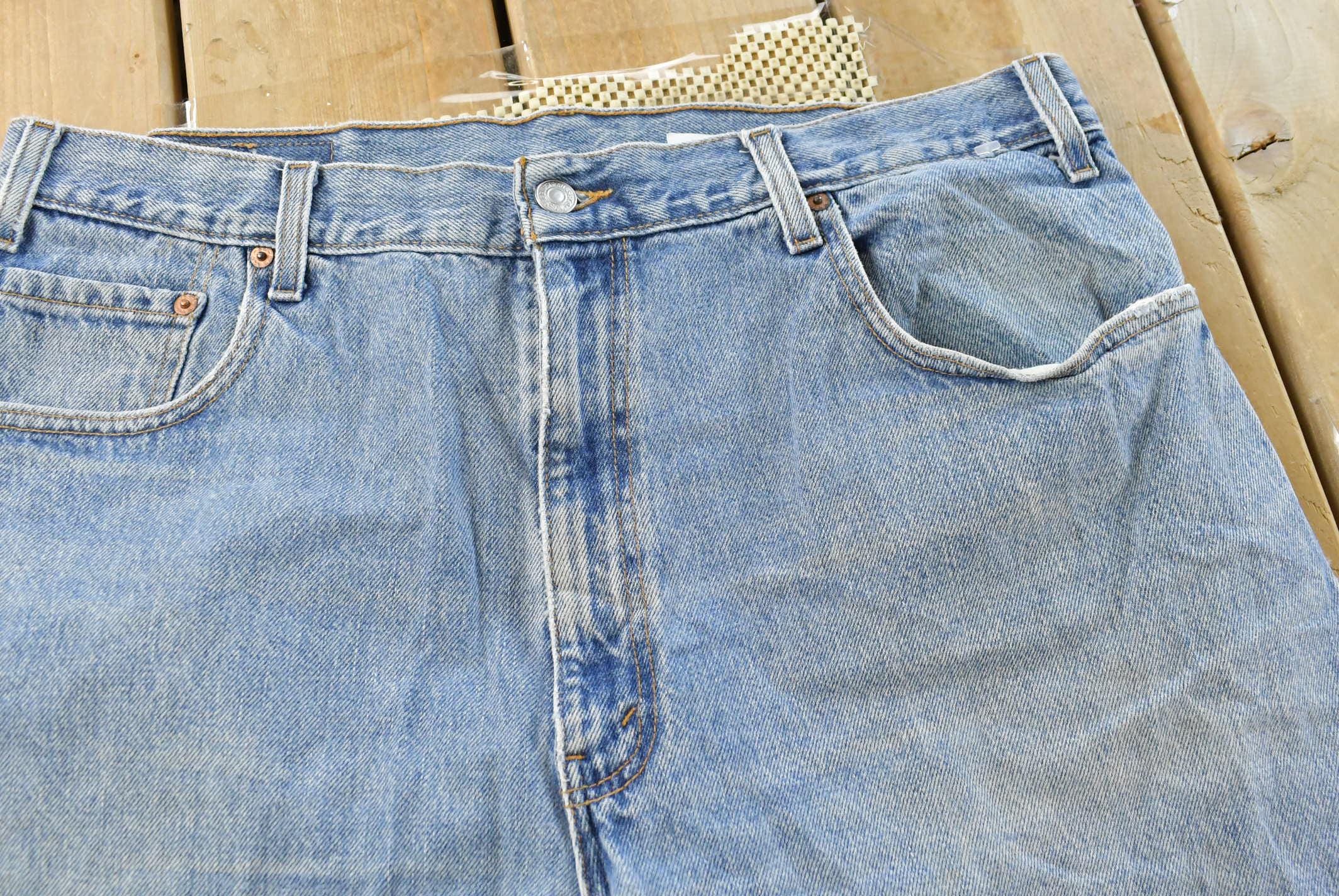 Vintage 1990s Levi's 560 Loose Fit Denim Blue Jeans Size 35 x 30 / 90s Levi's / Distressed Sun Faded Jeans / Streetwear