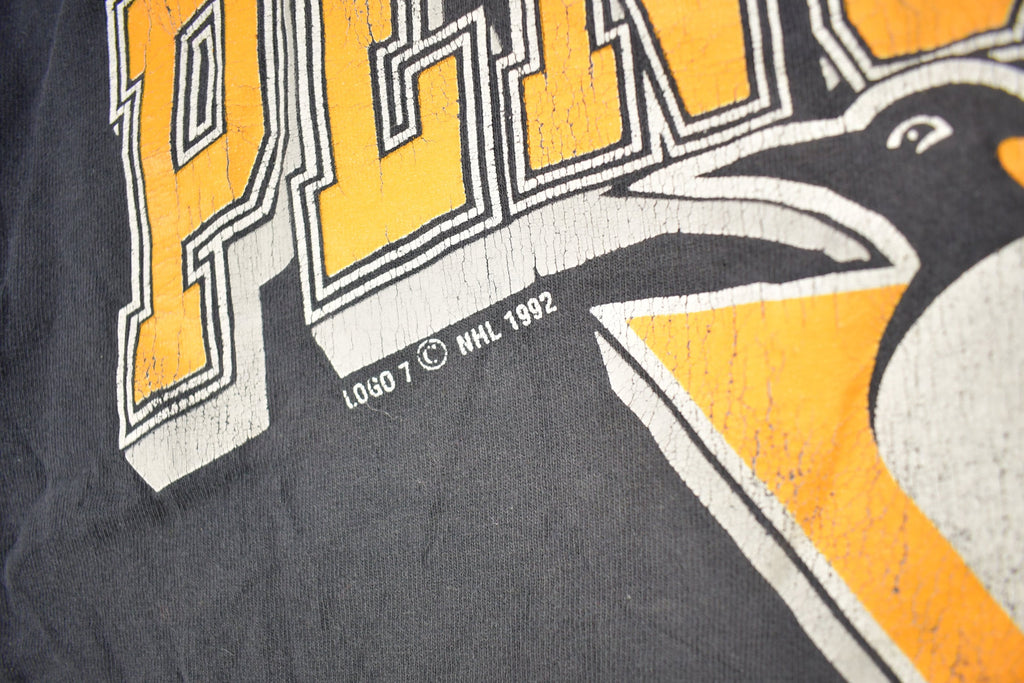 Vintage 1992 Pittsburgh Penguins NHL Graphic Logo 7 T-Shirt