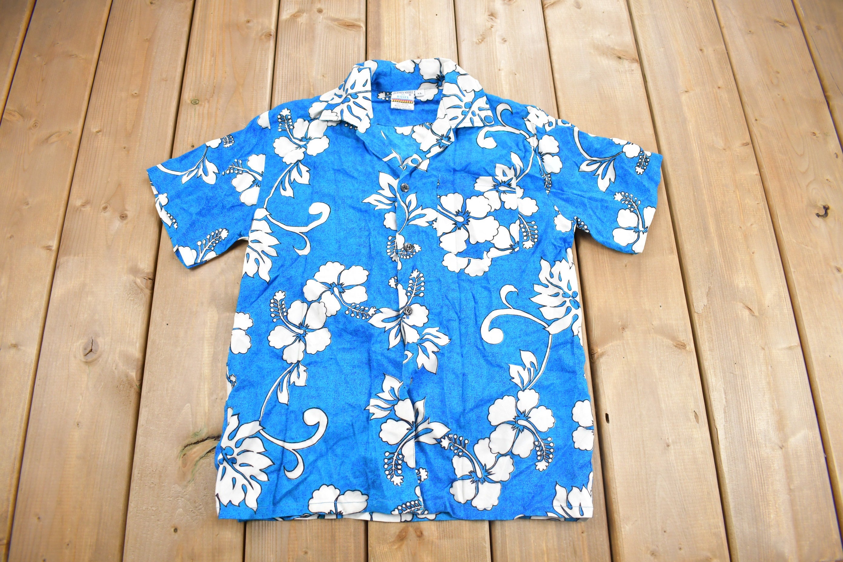 Vintage 1990s Hawaiian Theme Button Up Shirt