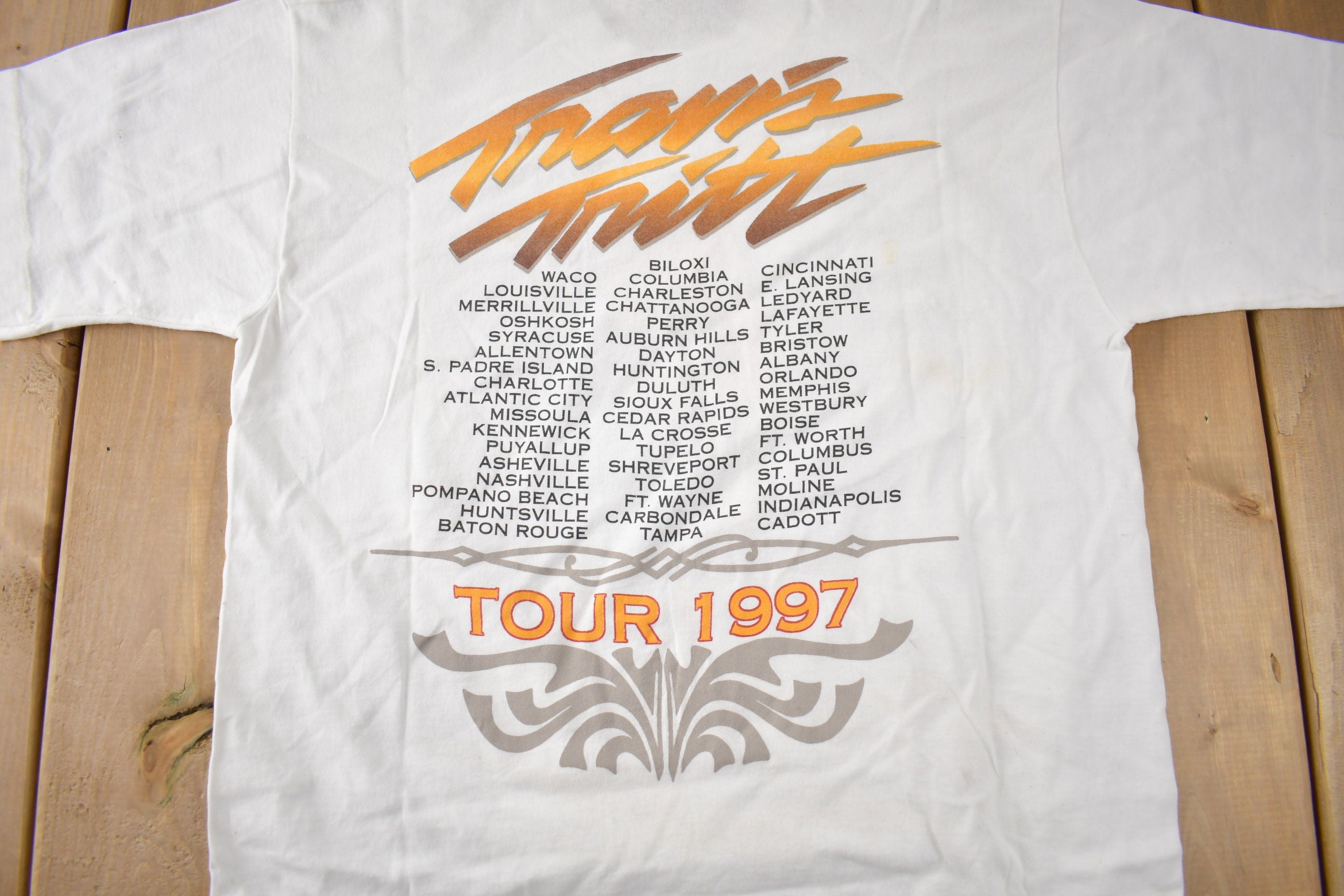 Vintage 1997 Travis Tritt Tour Graphic Country Music T-Shirt Size Large