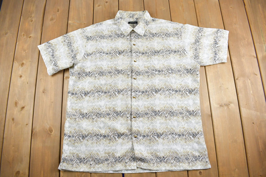 Vintage 1990s Van Heusen Short Sleeve Button Up Shirt