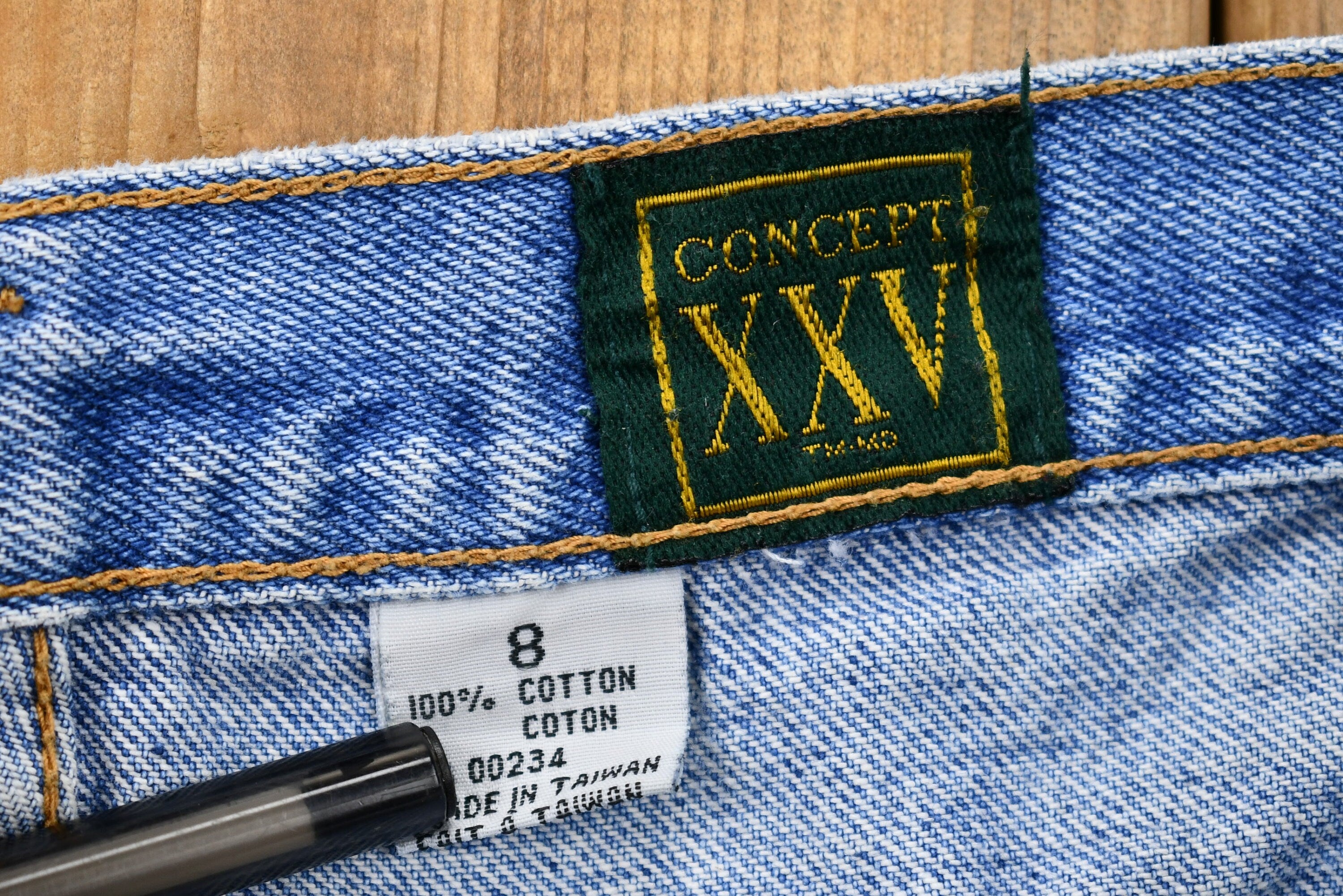 Vintage 1990s Distressed Concept XXV Light Wash Tapered Mom Jeans