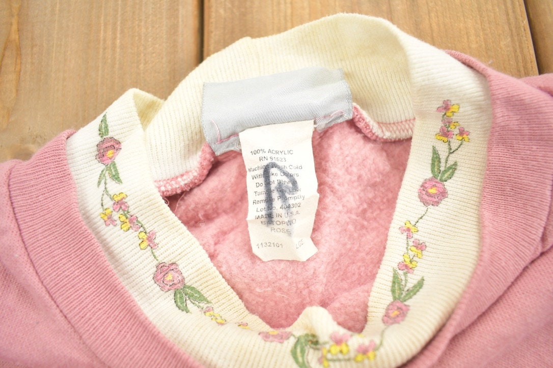 Vintage 1990s Cute Floral Themed Crewneck Sweatshirt