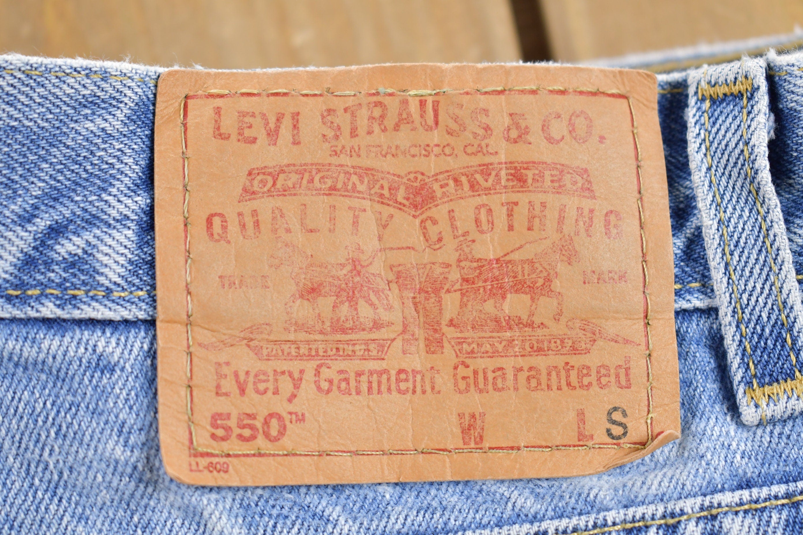 Vintage 1990s Levi's 550 Red Tab Jeans Size 33 x 28.5