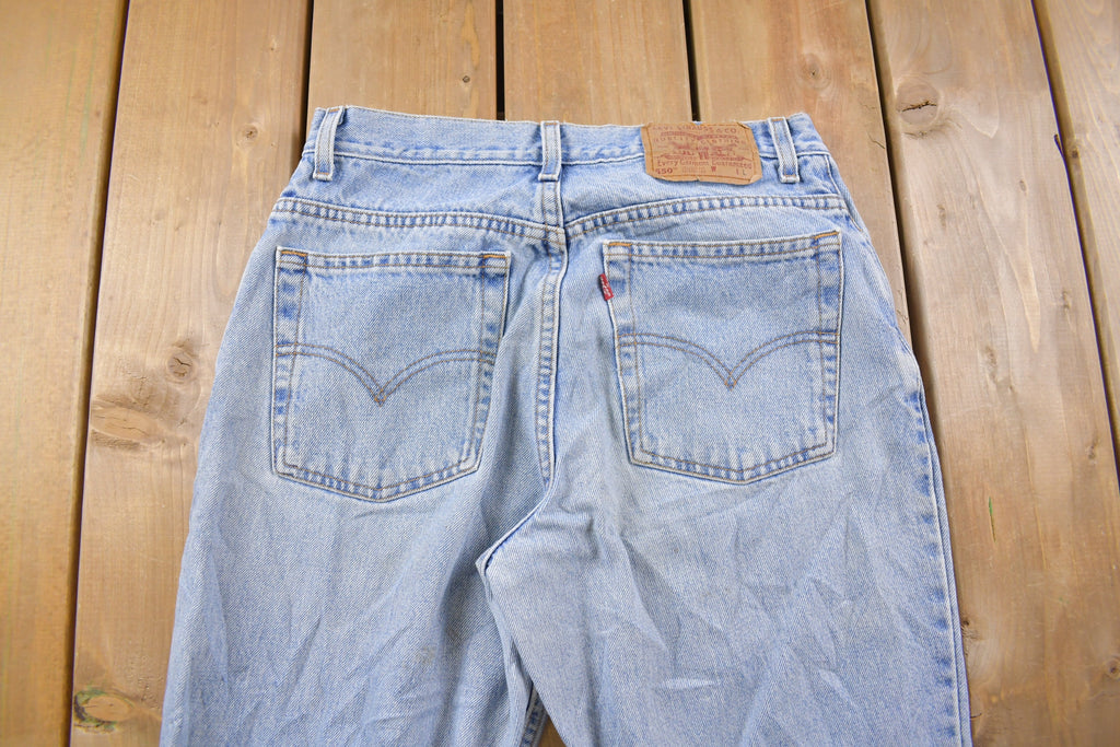 Vintage 1990s Levi's 550 Red Tab Jeans Size 28 x 32