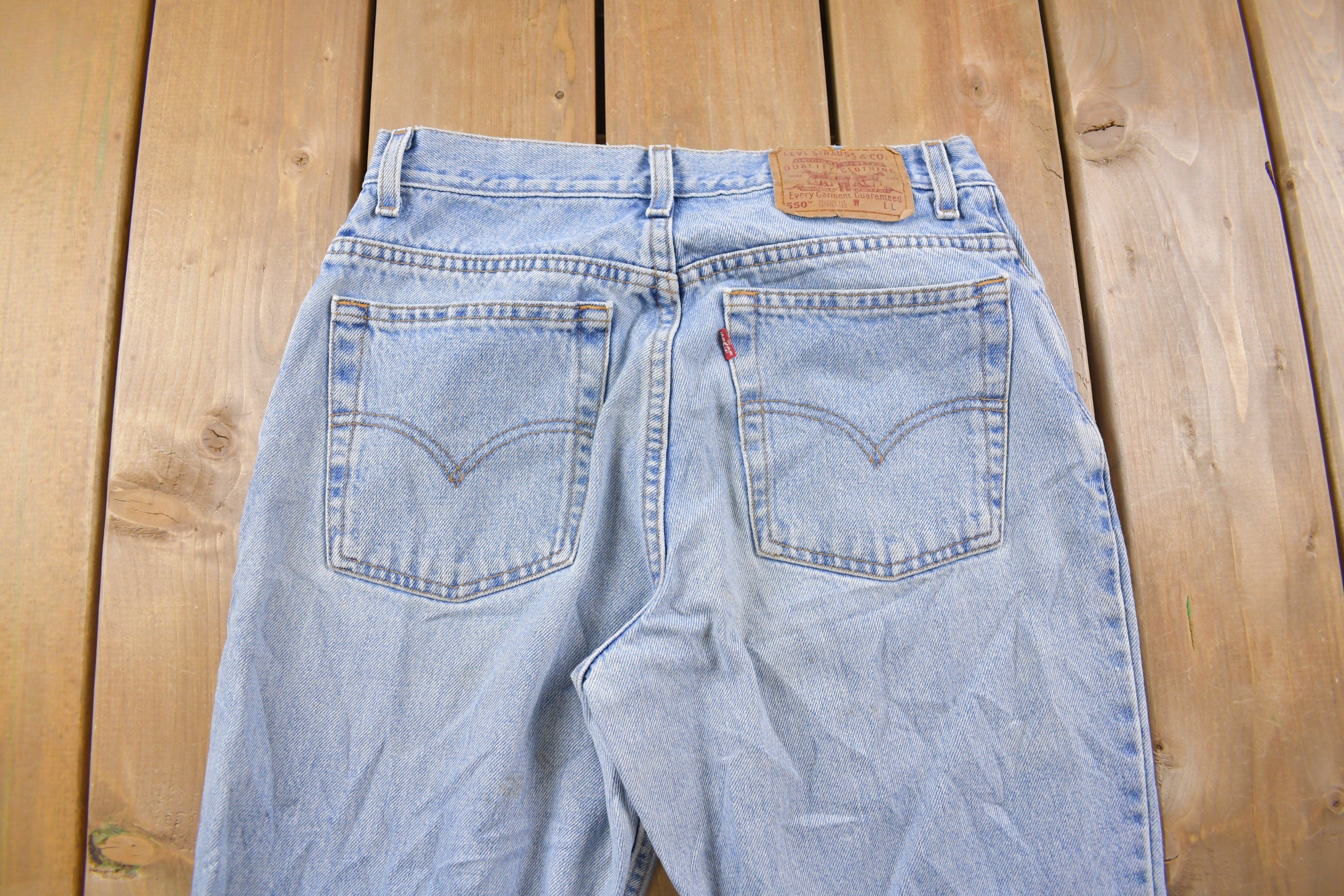 Vintage 1990s Levi's 550 Red Tab Jeans Size 28 x 32