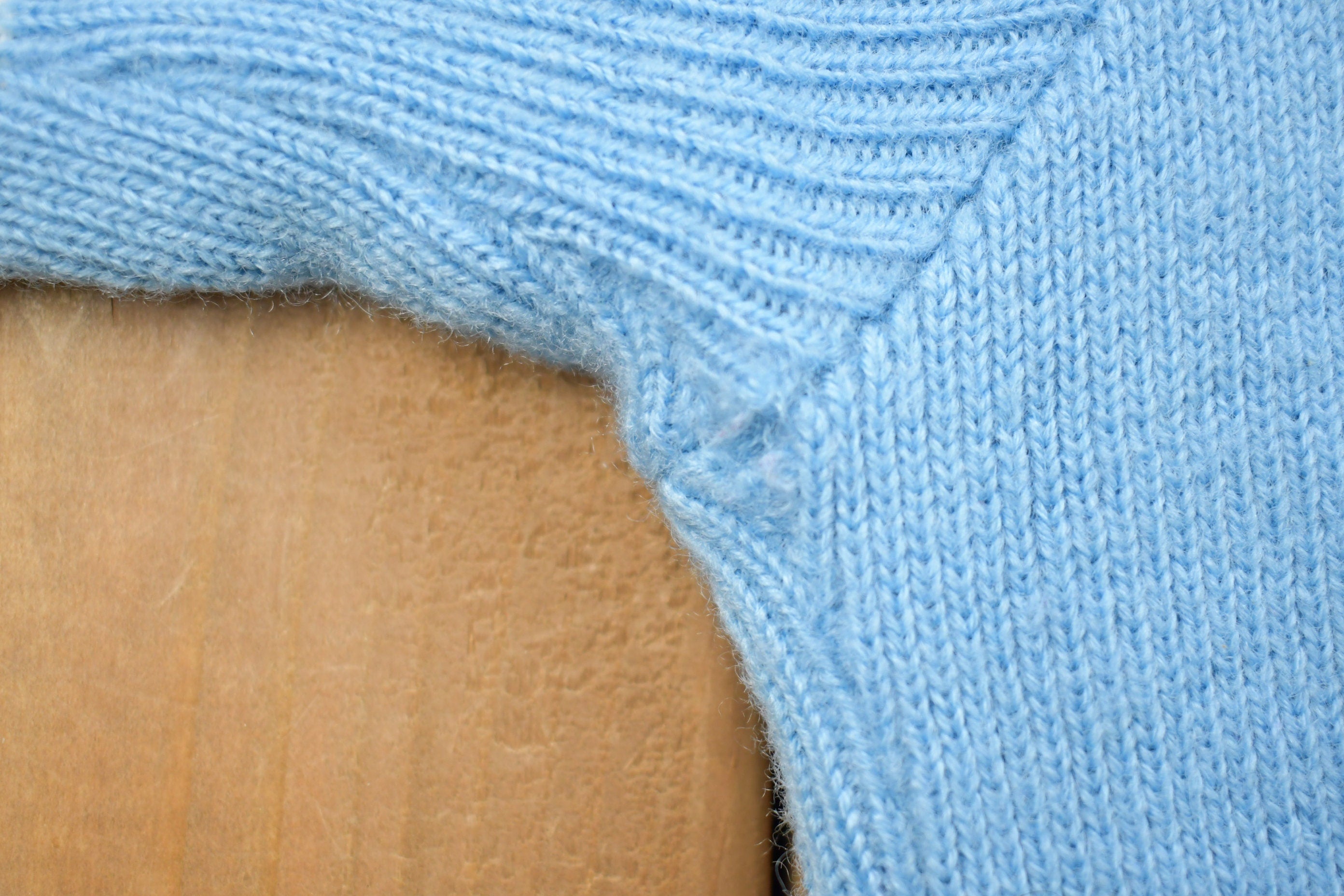 Vintage 1990s Light Blue 100% Wool Knit Sweater