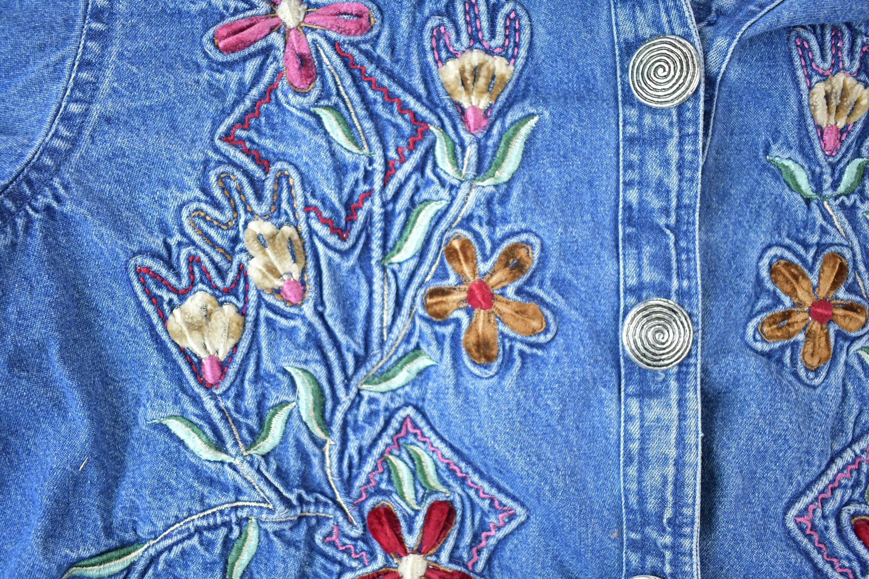 Vintage 1990s Keren hart Denim Floral Embroidered Button Up Shirt / 1990s Button Up / Vintage Flannel / Basic Button Up