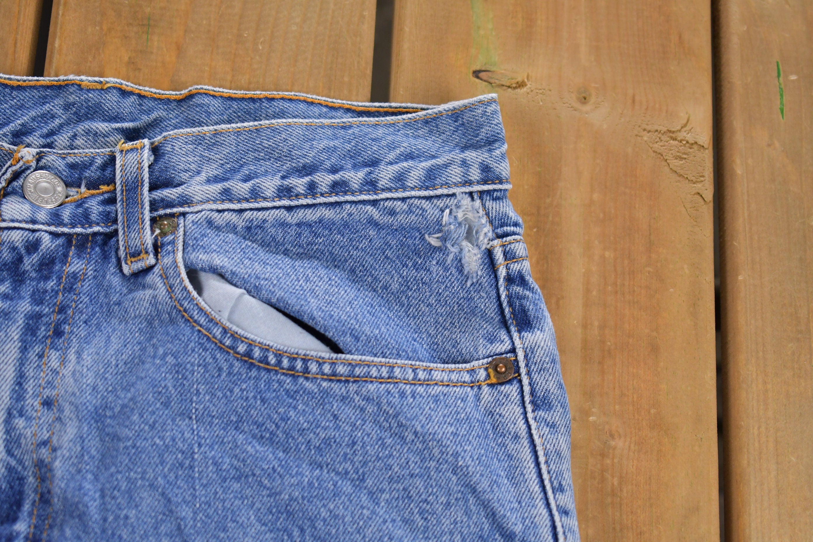 Vintage 1990s Levi's 550 Red Tab Jeans Size 27 x 26.5