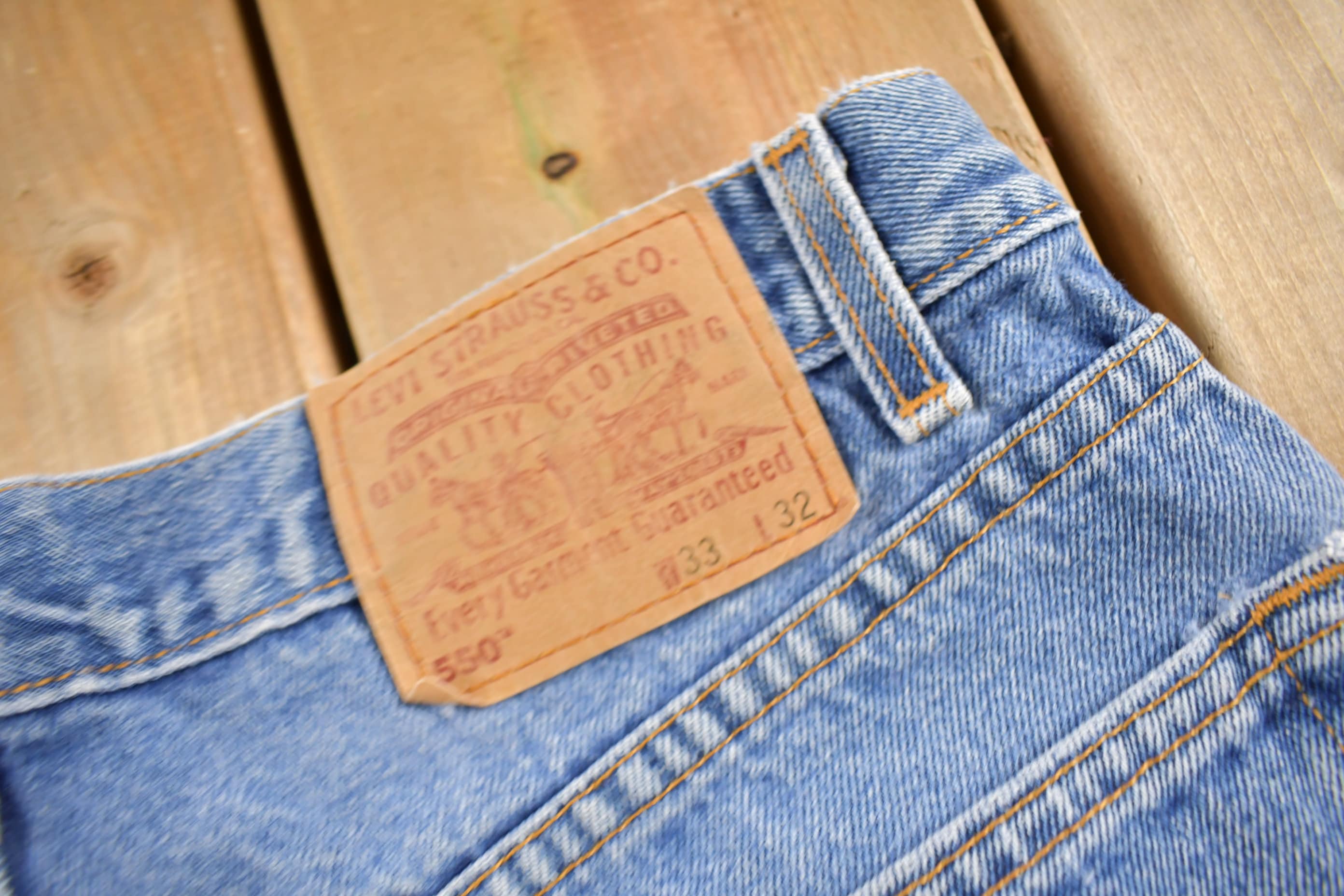 Vintage 1990s Levi's 550 Medium Wash Denim Jeans Size 34 x 31