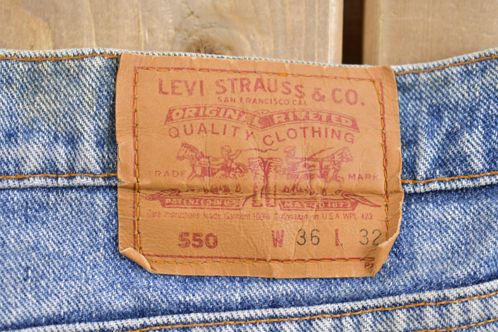Vintage 1990s Levi's 550 Red Tab Jeans Size 34 x 31