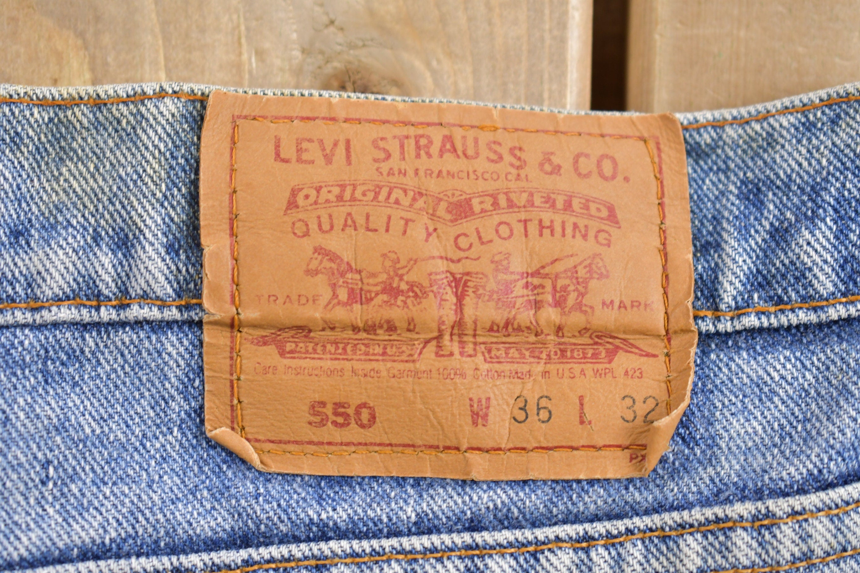 Vintage 1990s Levi's 550 Red Tab Jeans Size 34 x 31