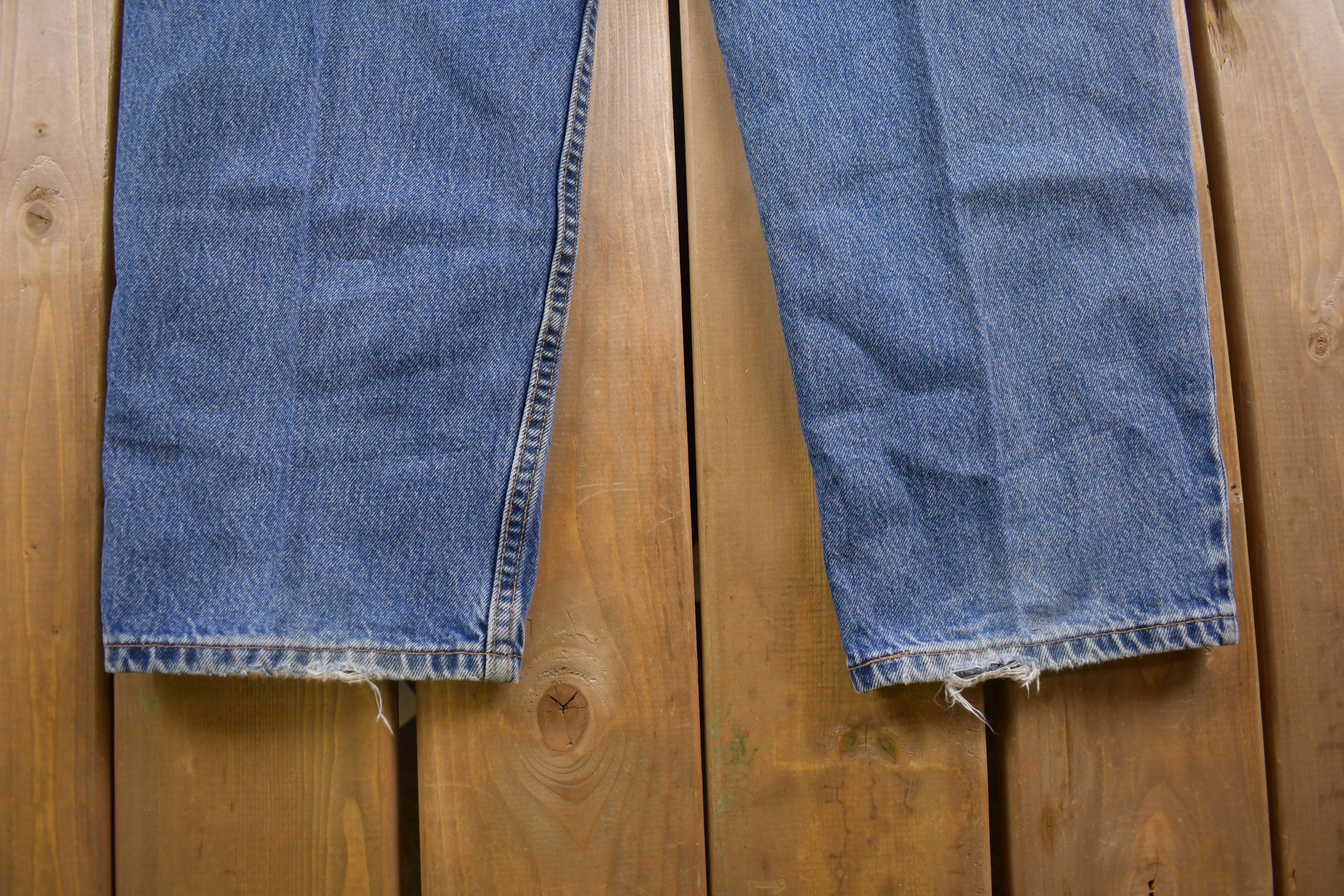 Vintage 1990s Levi's 550 Red Tab Jeans Size 34 x 31