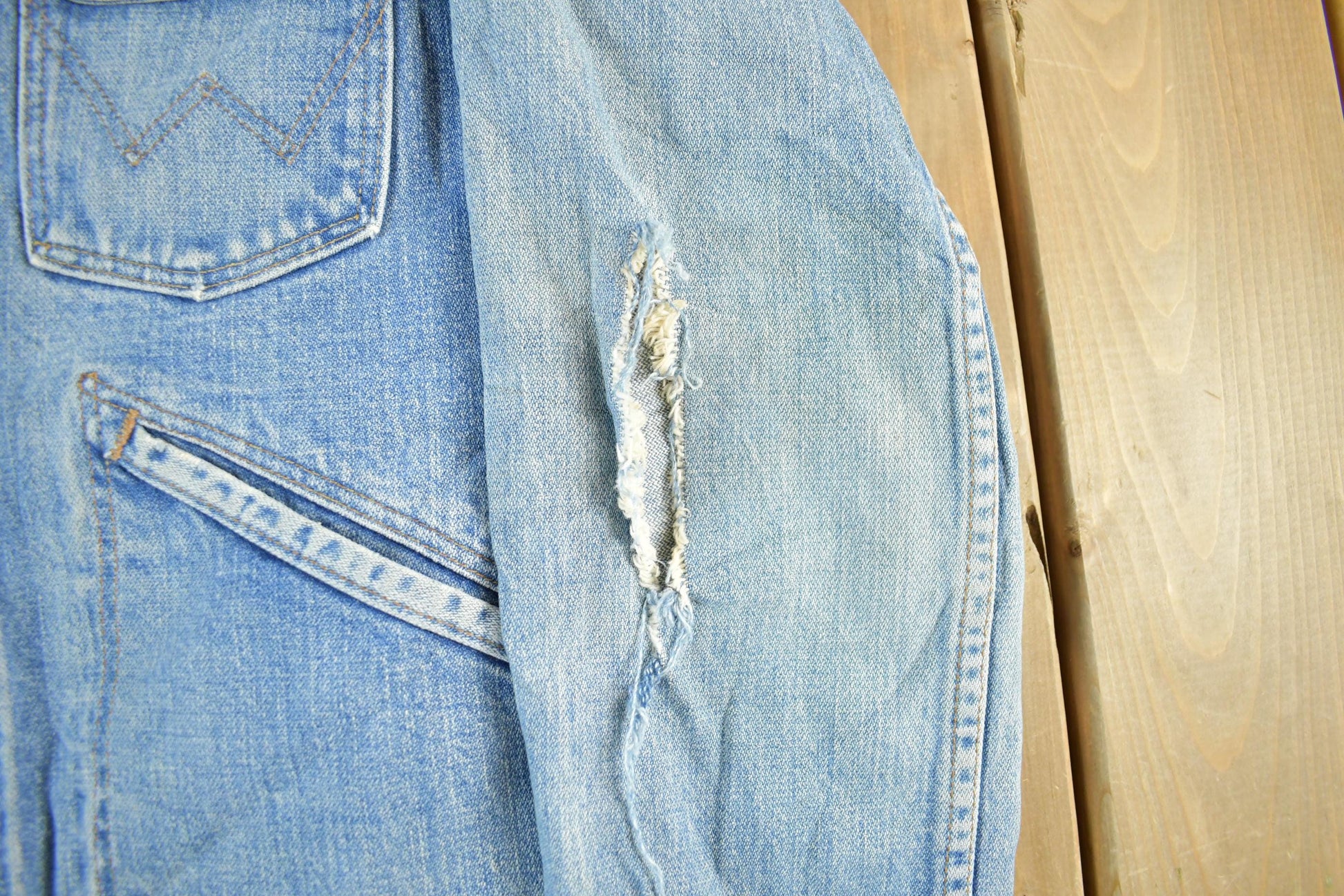 Vintage 1970s Wrangler Workwear Distressed Denim Trucker Jean Jacket XS-S