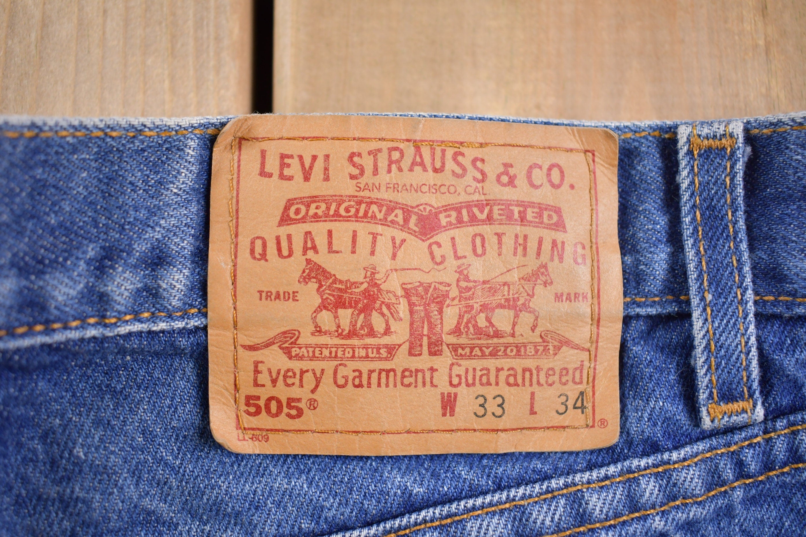 Vintage 1990s Levi 505 Red Tab Jeans Size 32 x 32