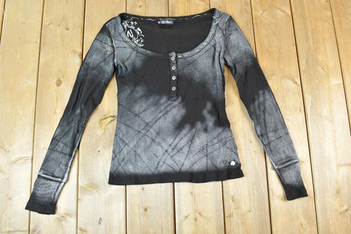 Women Vintage Deadstock Vigoss Y2K T-Shirt / Vigoss Grunge Skull Print / Contrast Stitch / Internet Famous Clothing / Over Dyed