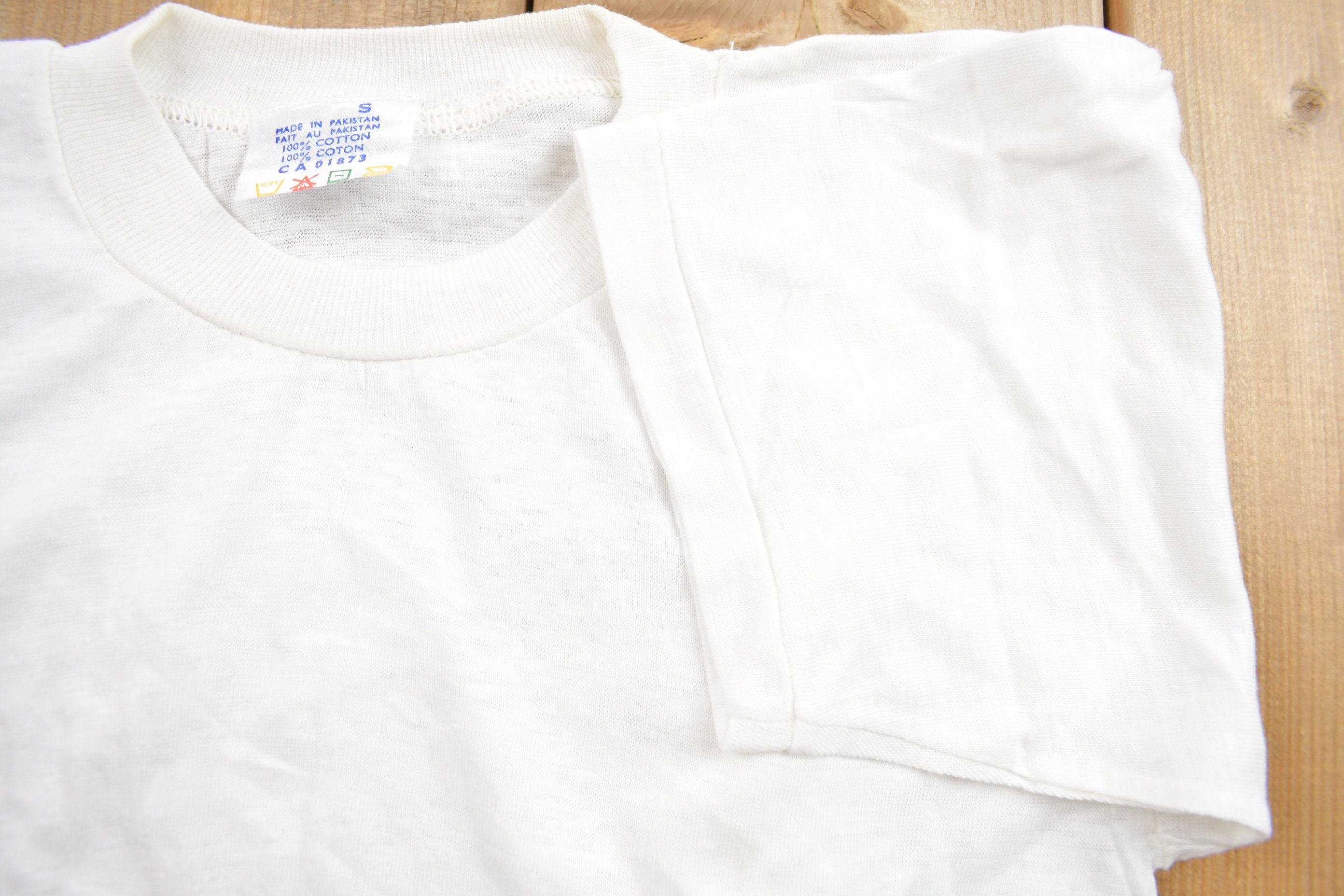 Vintage 1990s Form Fitting Blank T Shirt