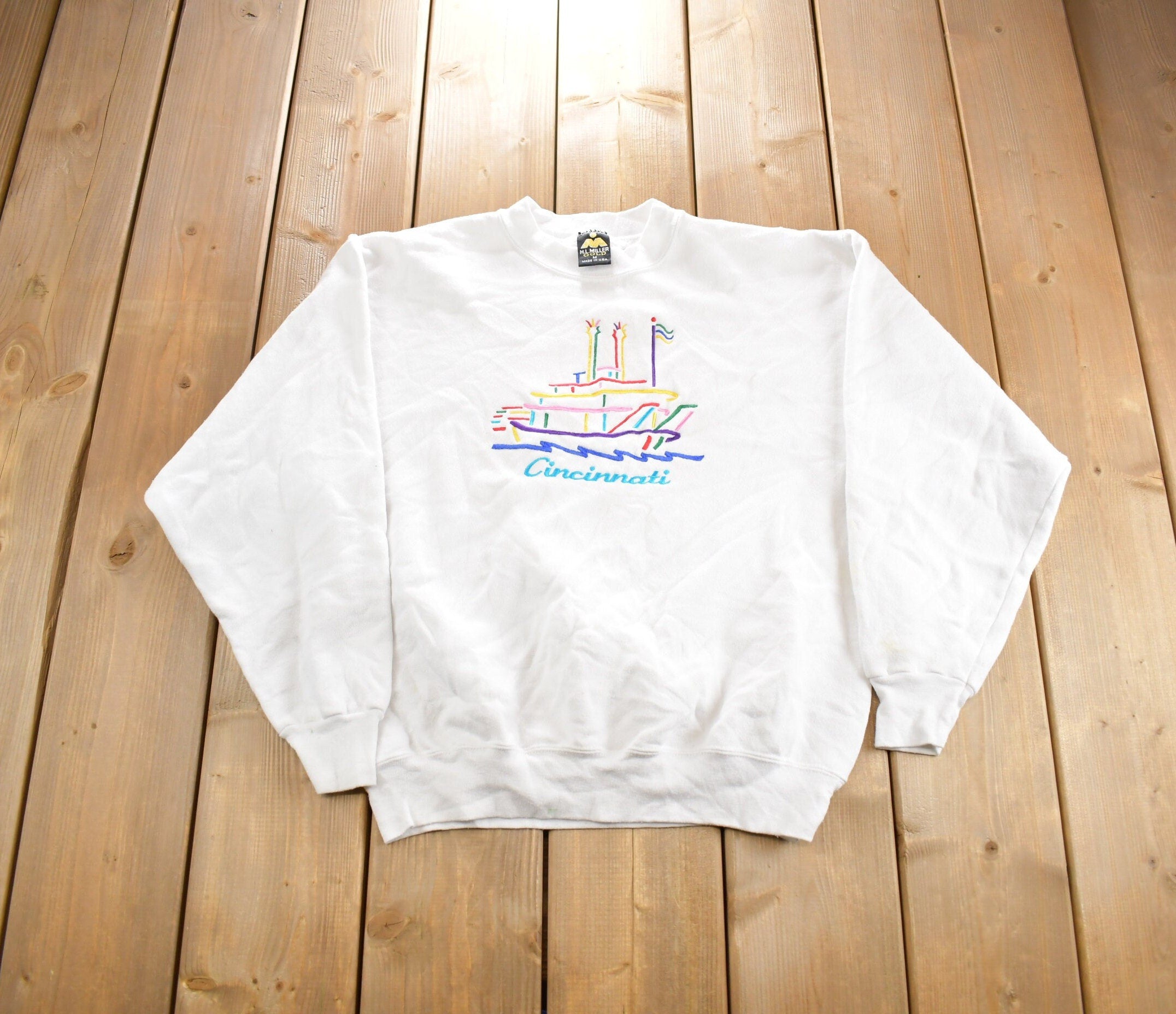 Vintage 1990s Cincinnati Embroidered Souvenir Travel Crewneck Sweatshirt Made In USA