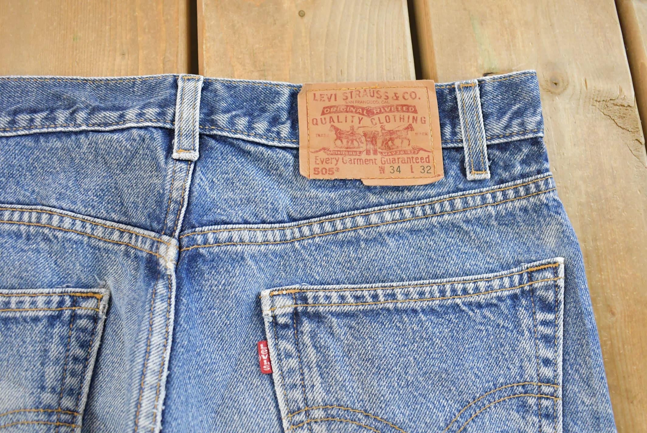 Vintage 1990s Levi's 505 Regular Straight Fit Denim Blue Jeans Men's 32 x 32 / 90s Levi's / Streetwear