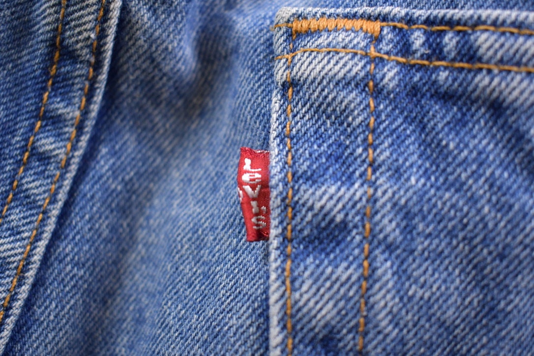 Vintage 1990s Levi 550 Red Tab Jeans Size 36 x 29